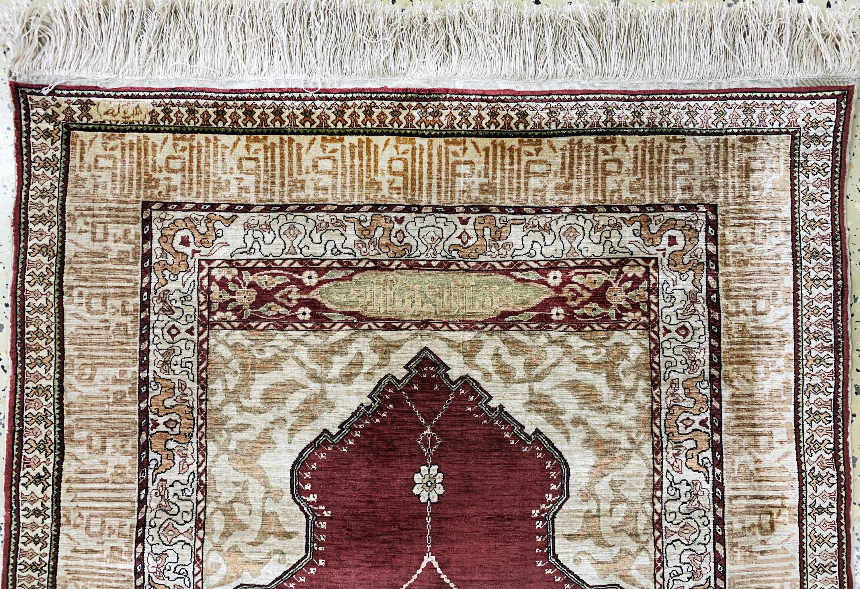 Detail a: Hereke Seide fein signiert, Türkei, Mitte 20.Jhd, reine Naturseide, ca. 117 x 85 cm, ca.1,0 Mio. Kn/qm, EHZ: 1-2(Metallbroschiert).