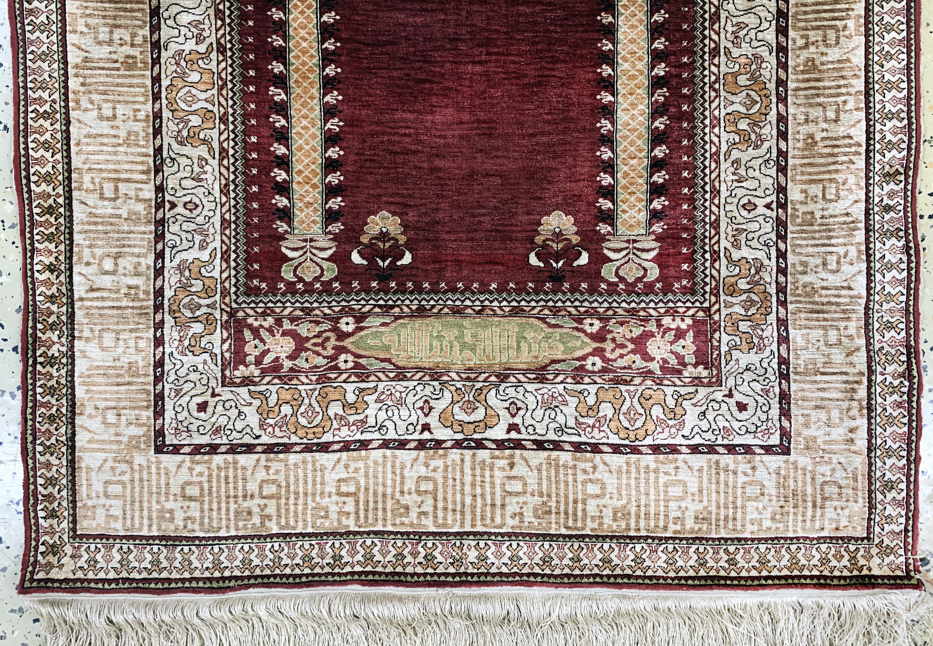 Detail b: Hereke Seide fein signiert, Türkei, Mitte 20.Jhd, reine Naturseide, ca. 117 x 85 cm, ca.1,0 Mio. Kn/qm, EHZ: 1-2(Metallbroschiert).