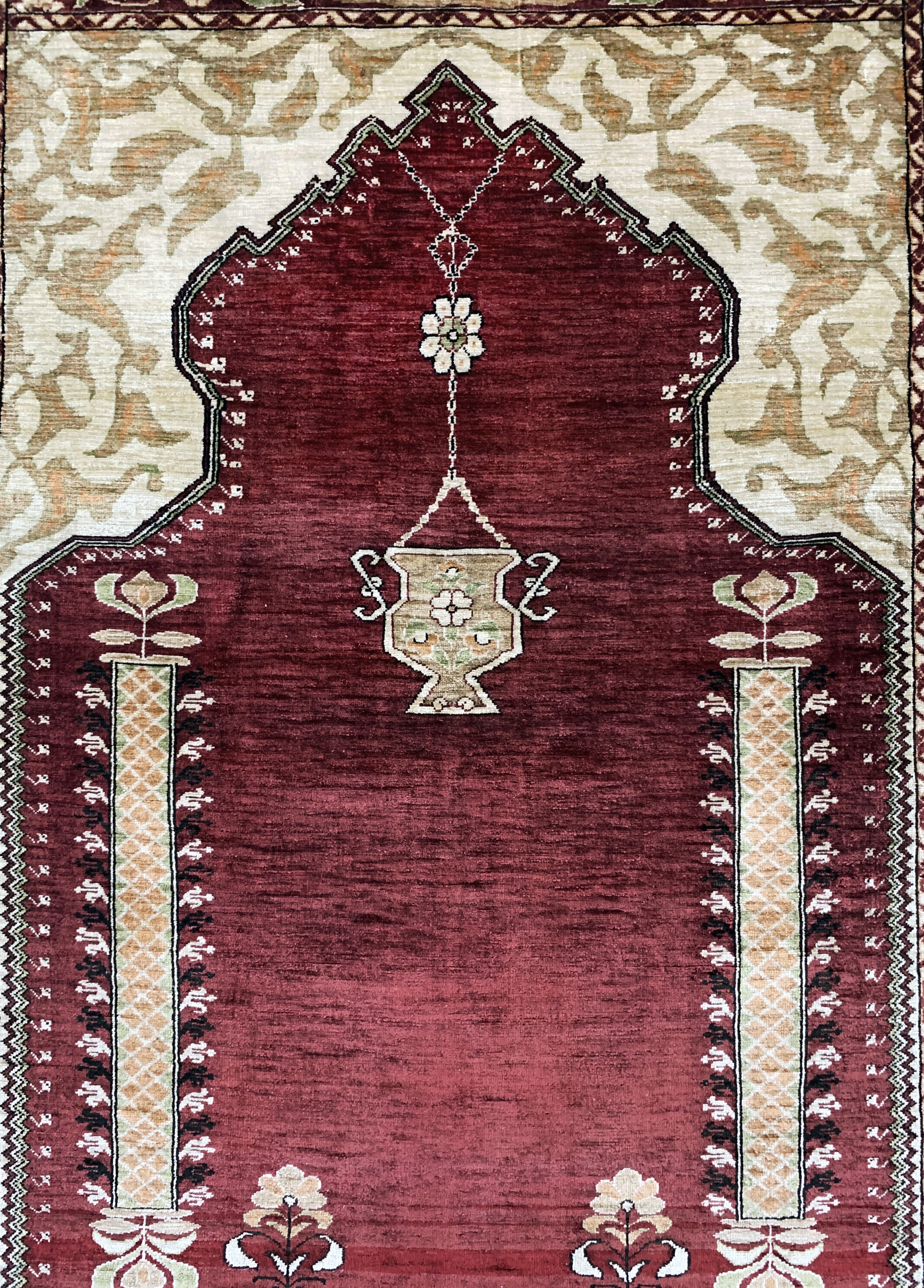 Detail c: Hereke Seide fein signiert, Türkei, Mitte 20.Jhd, reine Naturseide, ca. 117 x 85 cm, ca.1,0 Mio. Kn/qm, EHZ: 1-2(Metallbroschiert).