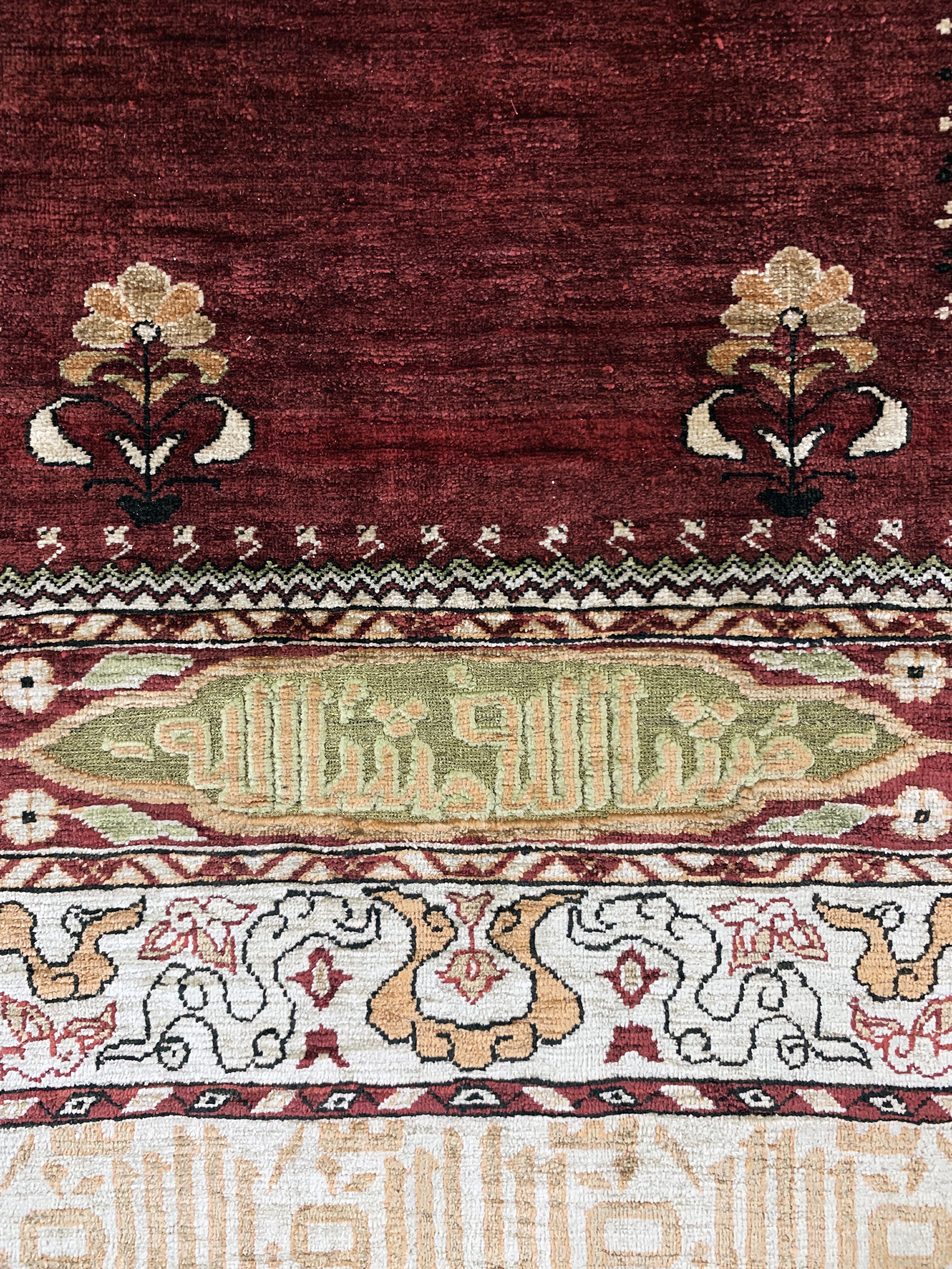 Detail e: Hereke Seide fein signiert, Türkei, Mitte 20.Jhd, reine Naturseide, ca. 117 x 85 cm, ca.1,0 Mio. Kn/qm, EHZ: 1-2(Metallbroschiert).