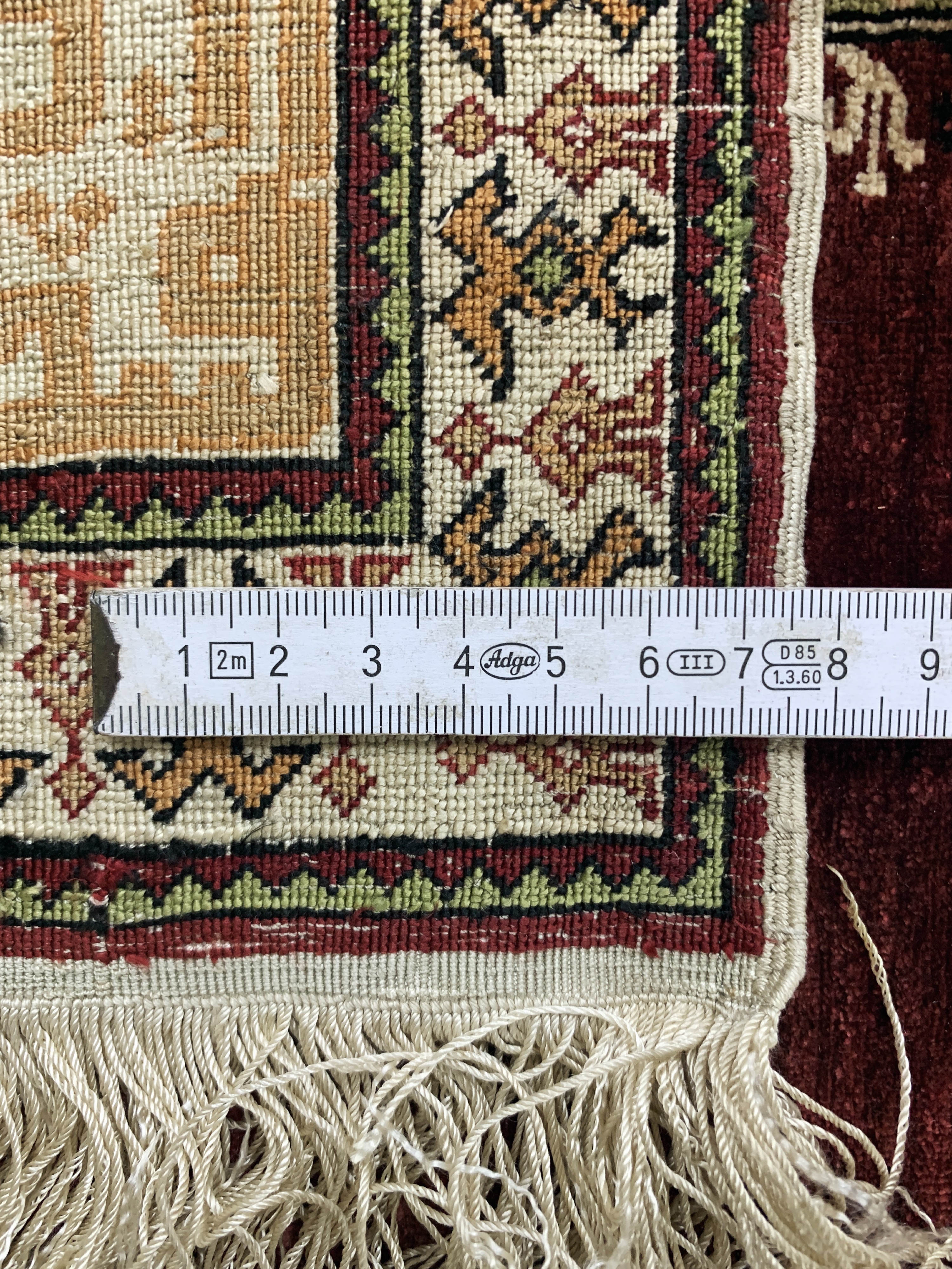 Detail g: Hereke Seide fein signiert, Türkei, Mitte 20.Jhd, reine Naturseide, ca. 117 x 85 cm, ca.1,0 Mio. Kn/qm, EHZ: 1-2(Metallbroschiert).