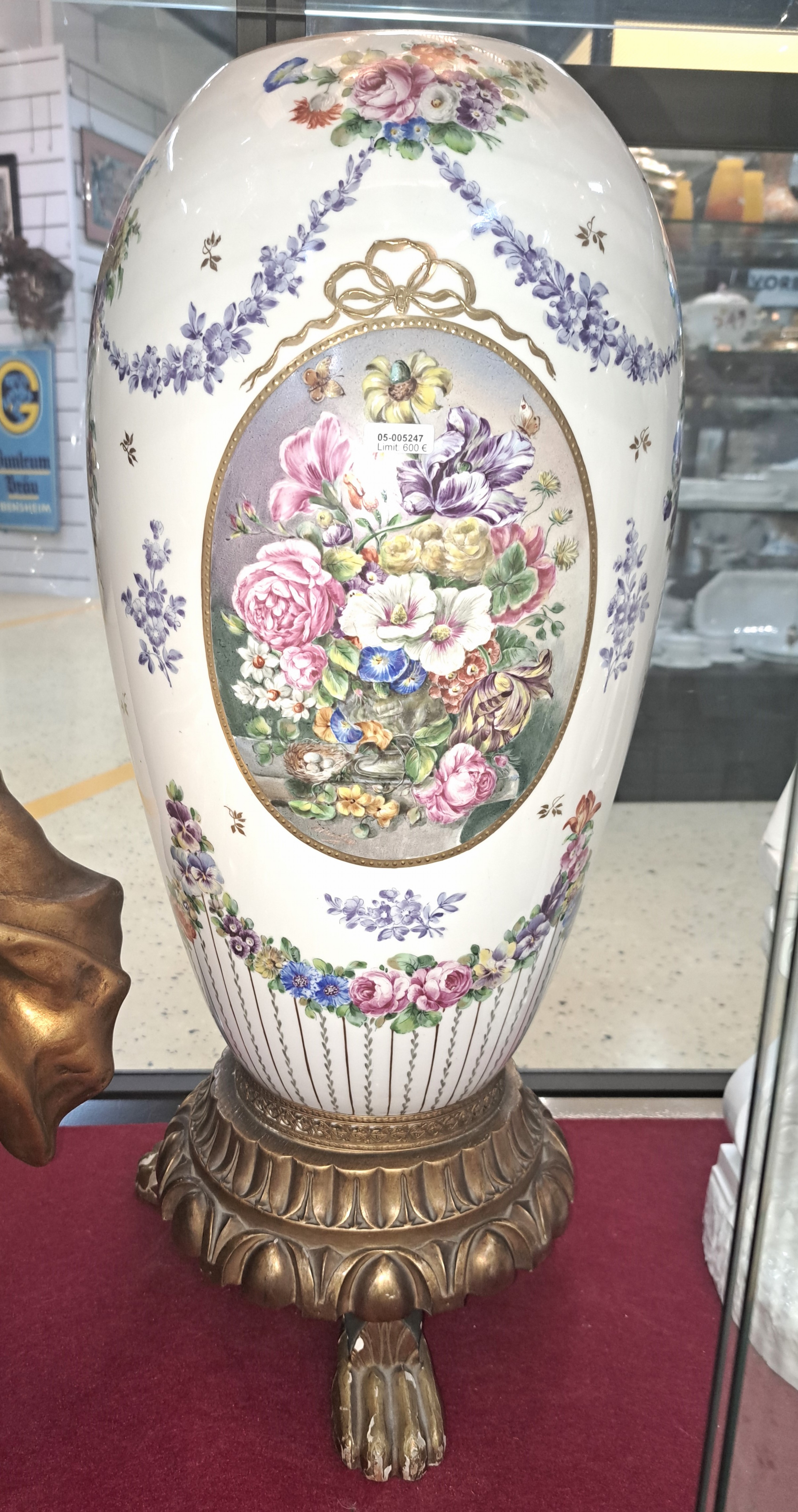 Detail a: Sehr große Vase, KPM Berlin, um 1910, Porzellan Hausmalerei, in Kartusche feines Stillleben mit Blumen, Vogelnest und Schmetterlingen, signiert ...