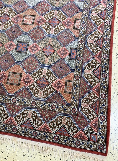 27038208a - Ghom Kork fein, Persien, Mitte 20.Jhd, Korkwolle mit Seide, ca. 322 x 232 cm, EHZ: 2 ...