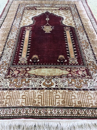 27038210f - Hereke Seide fein signiert, Türkei, Mitte 20.Jhd, reine Naturseide, ca. 117 x 85 cm, ...