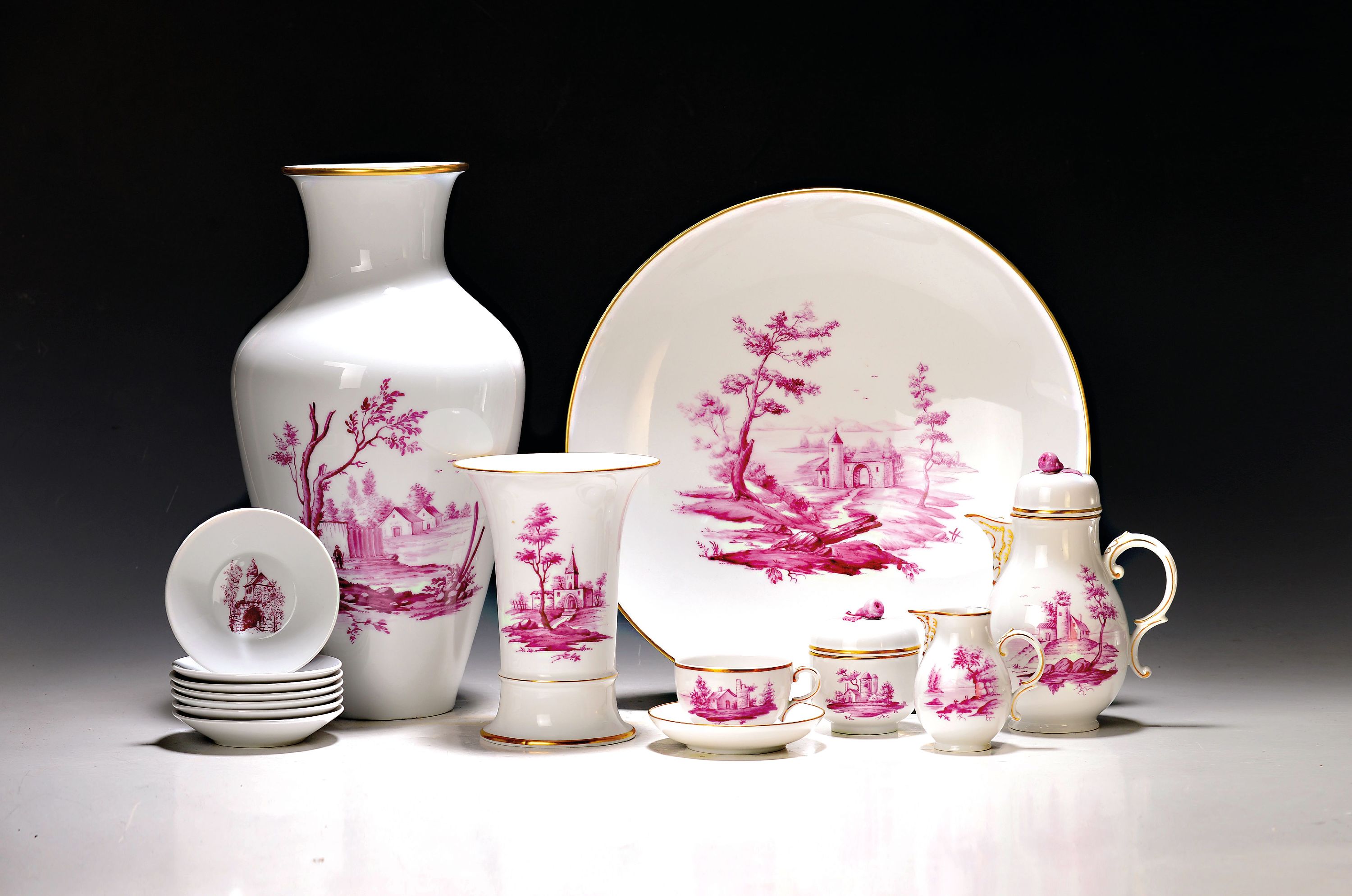 Image 27038348 - Geschirrlot, Höchst, 20. Jh., kl. Kaffeekanne, zwei Tassen mit Untertassen, 11 ...