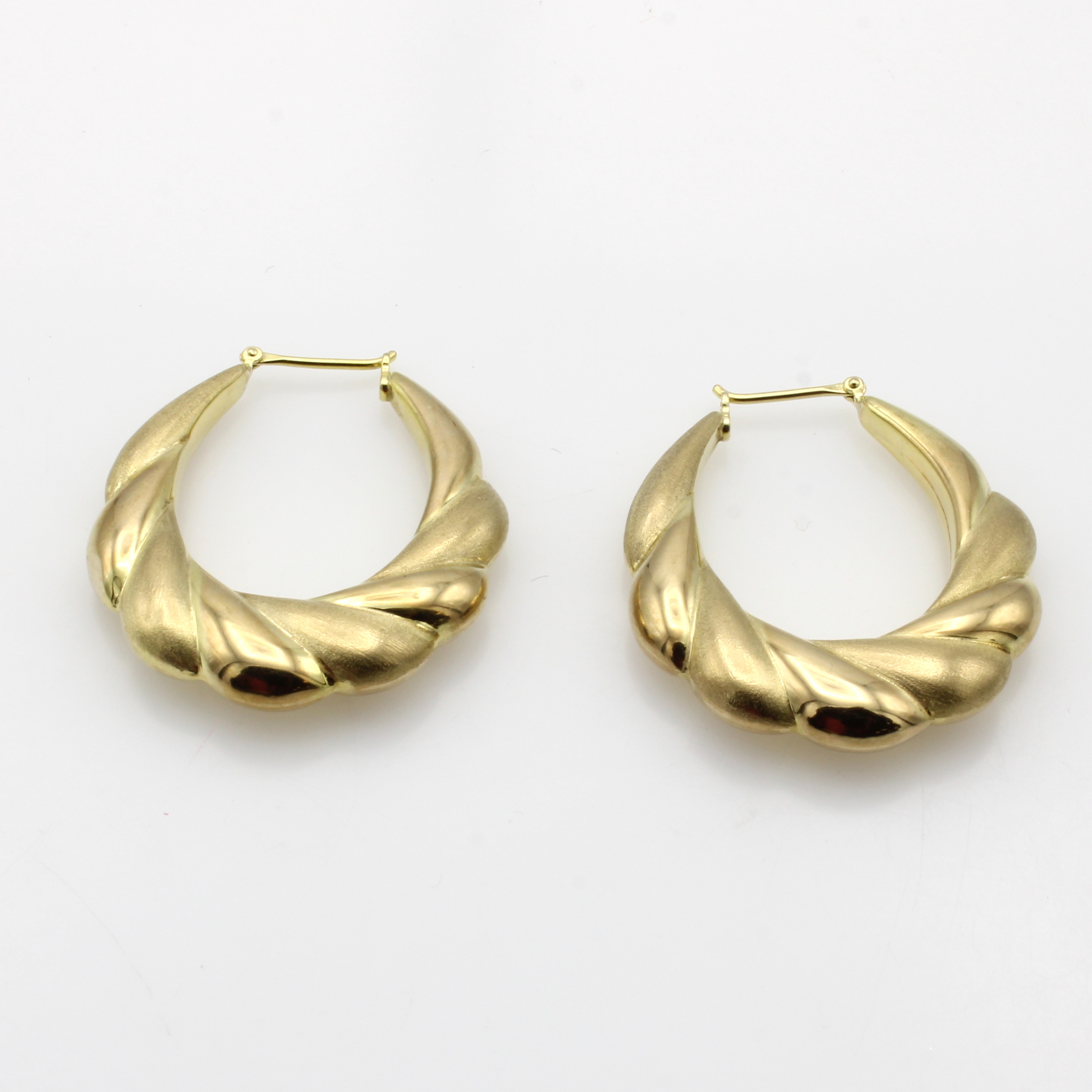 Image 27038376 - Paar ovale Creolen, GG 585/000, z.T. matt., gerieftes Design