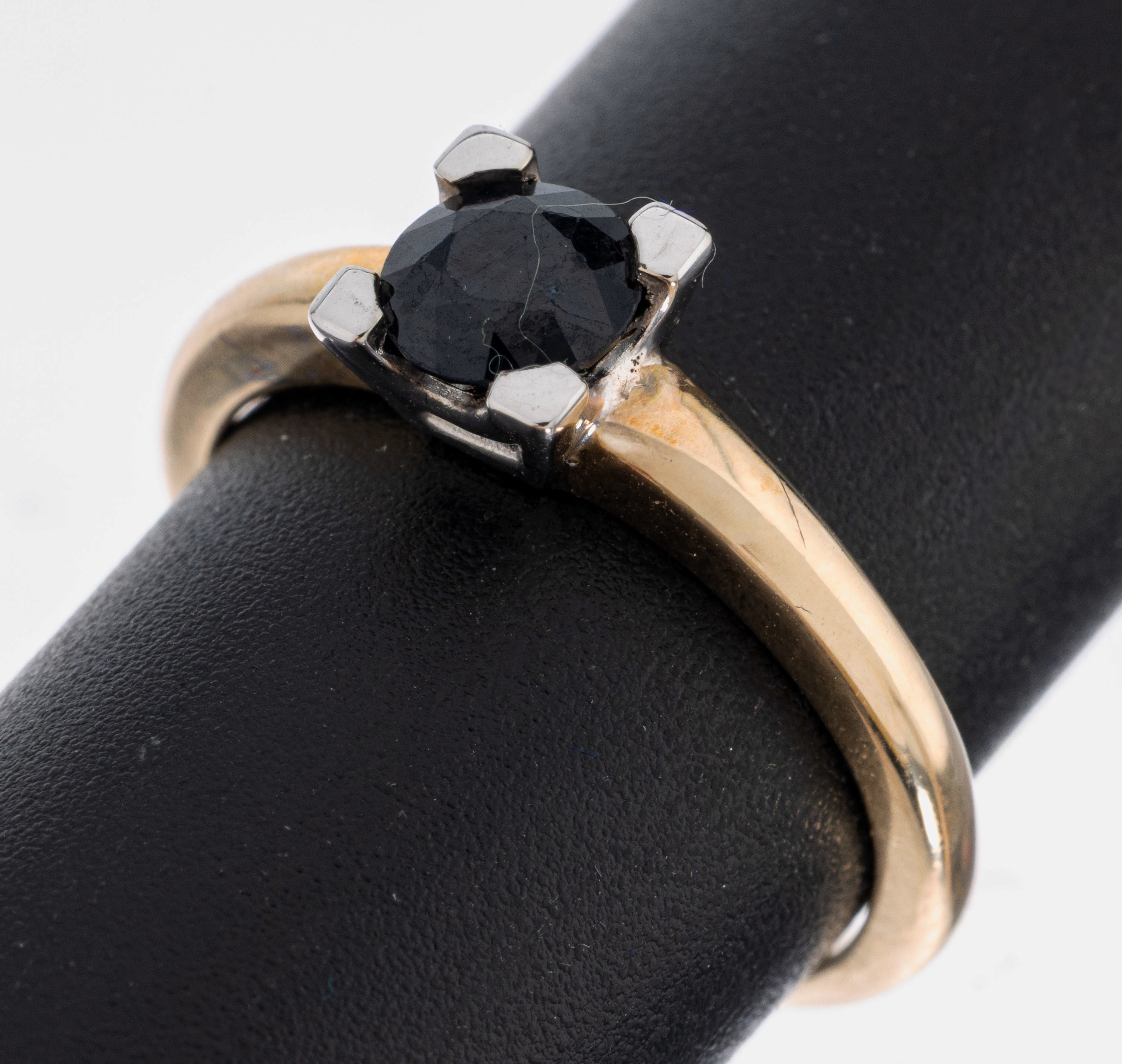 Image 27038744 - 14 kt Gold Saphir-Ring, GG 585/000, rundfacett. Saphir in WG gefasst ca. 0.75 ct, RW ...