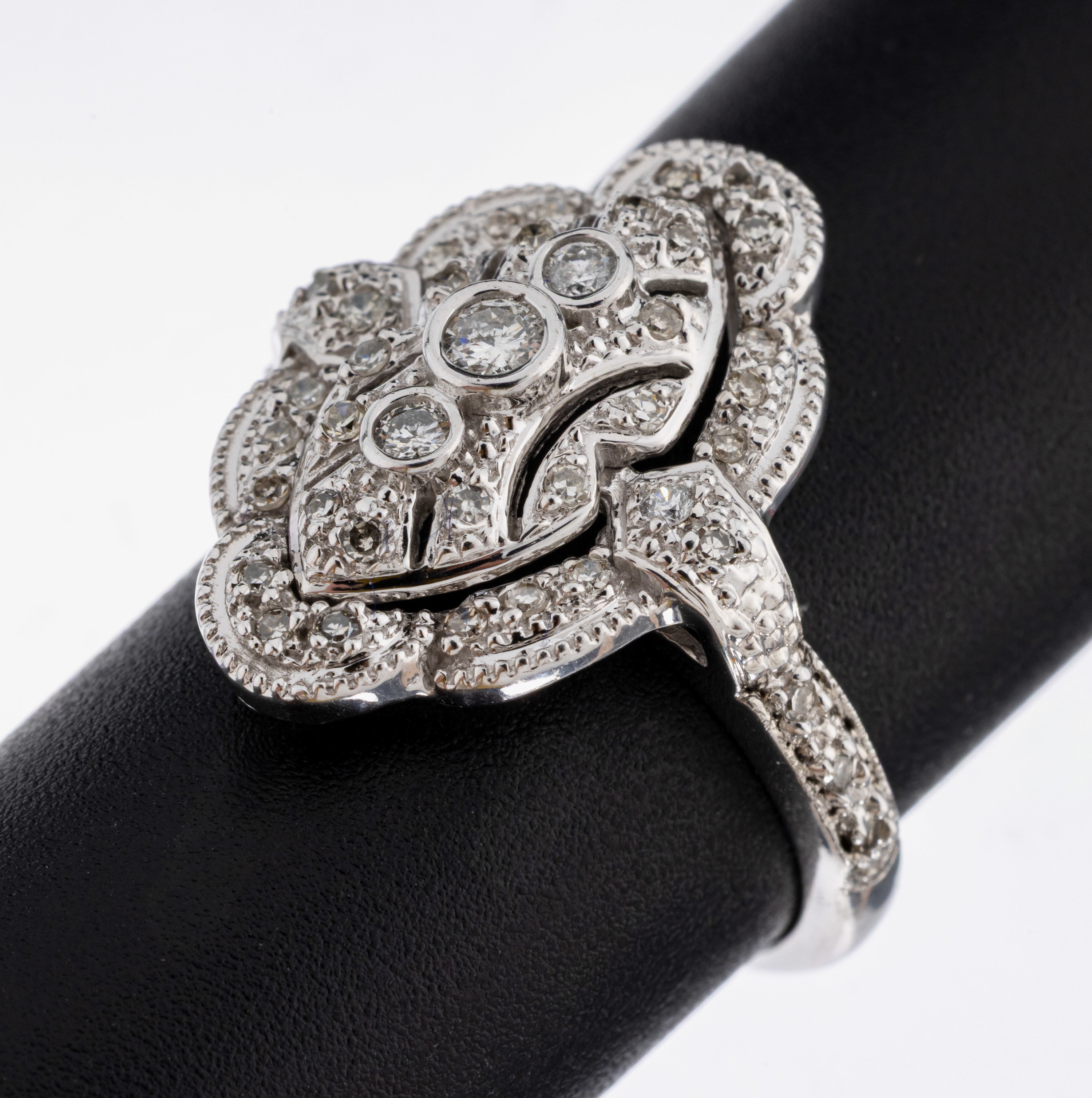 Image 27038746 - 14 kt Gold Diamant Ring, WG 585/000, im Stil der 1930er Jahre, Schiffchenform, 53 ...