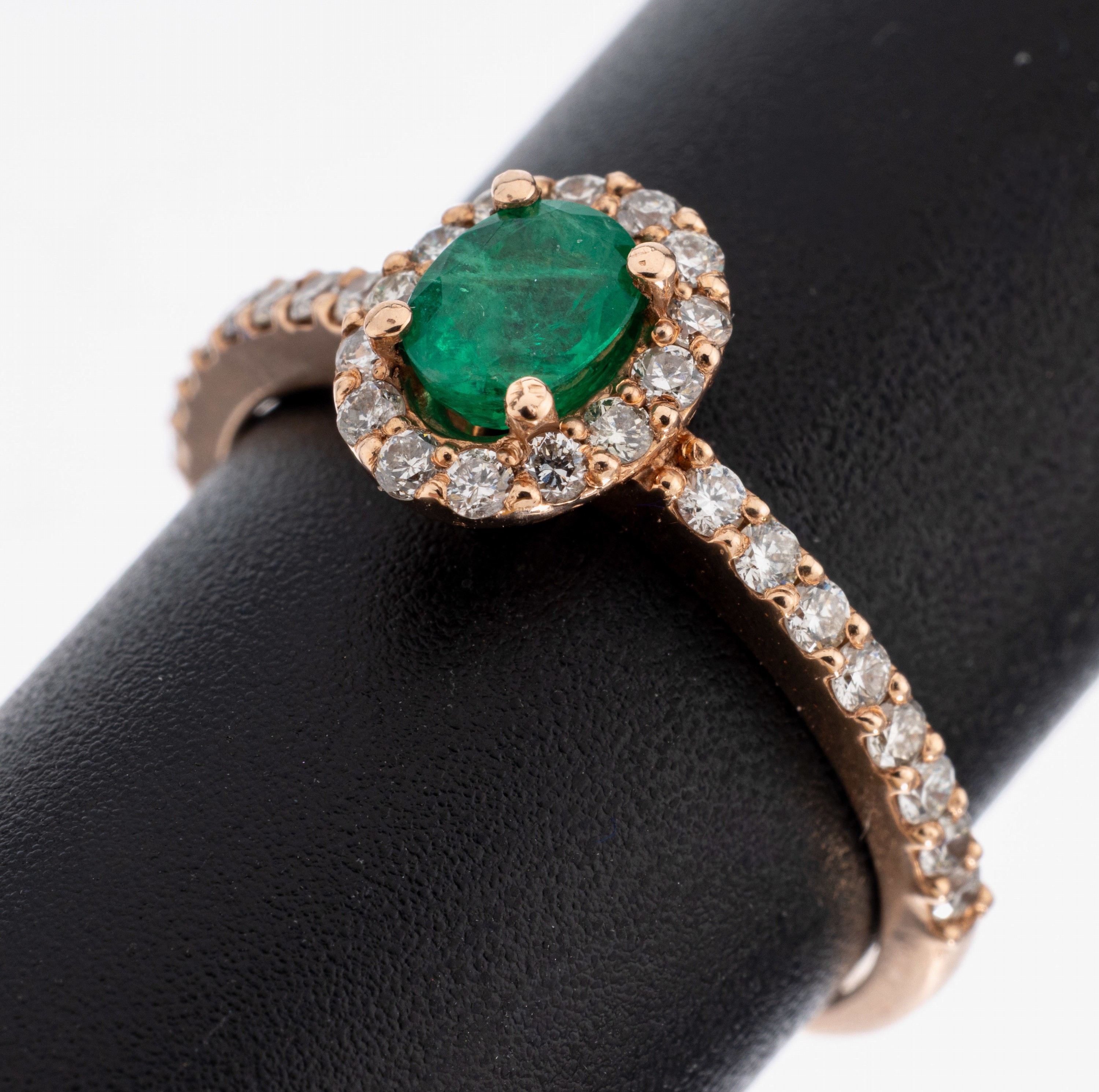 Image 27038797 - 14 kt Gold Smaragd-Brillant-Ring, RoseG 585/000, 1 ovalfacett. Smaragd ca. 0.41 ct, ...