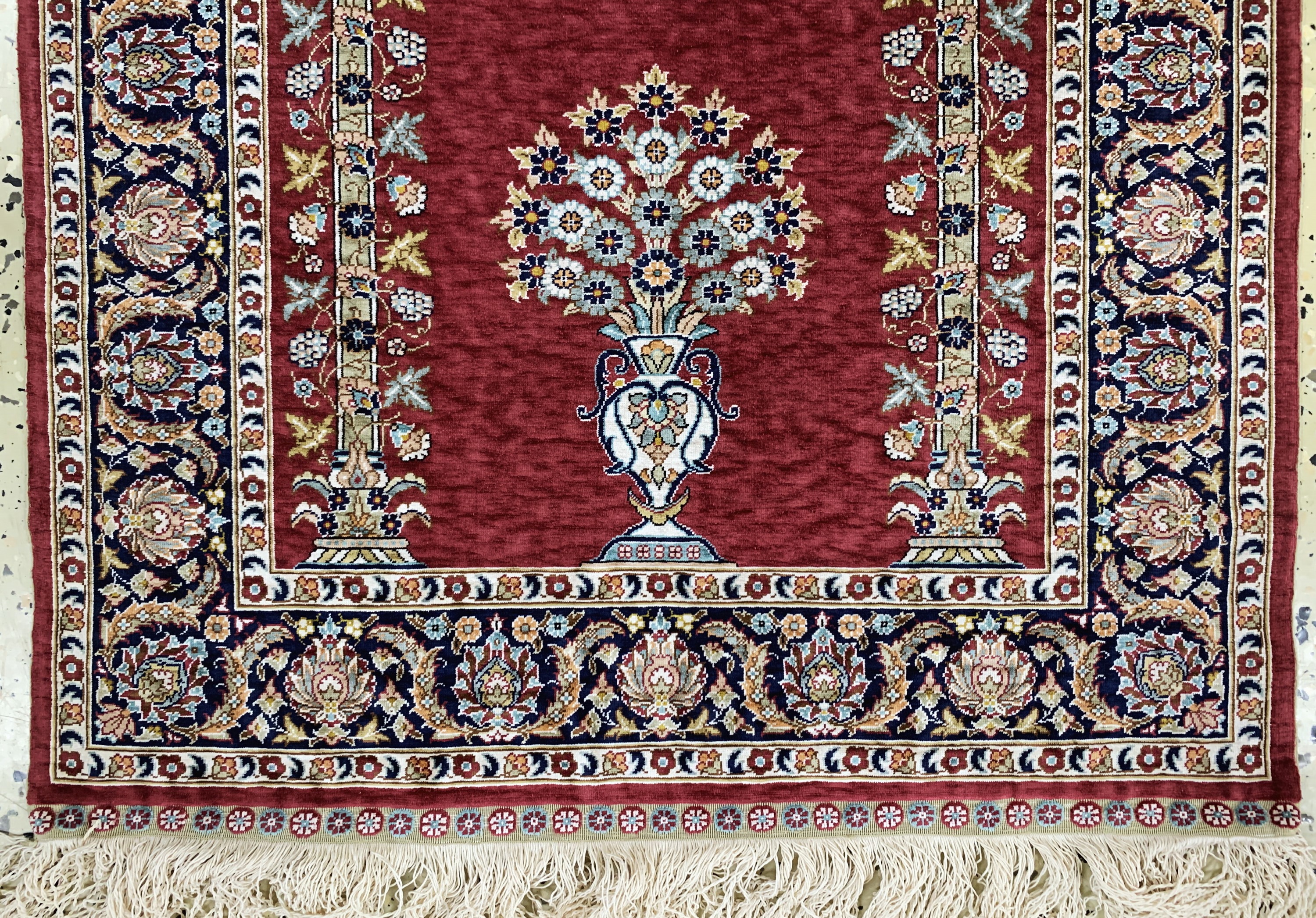 Detail b: Hereke Seide fein Türkei, signiert"Özipek",Ende 20.Jhd, reine Naturseide, ca. 93 x 63 cm,ca. 1,0 Mio. Kn/qm, EHZ:(nahezu neuwertig)