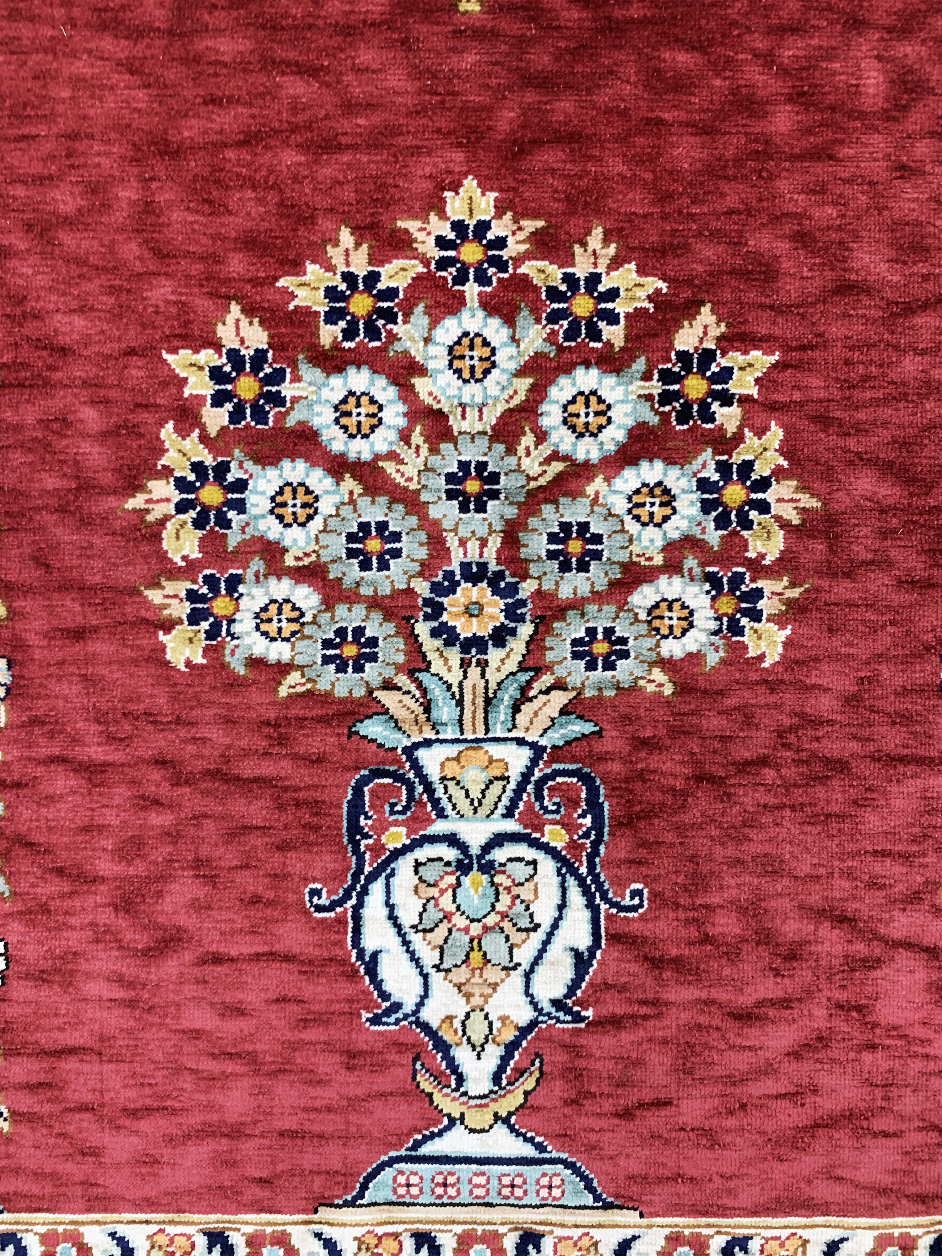 Detail e: Hereke Seide fein Türkei, signiert"Özipek",Ende 20.Jhd, reine Naturseide, ca. 93 x 63 cm,ca. 1,0 Mio. Kn/qm, EHZ:(nahezu neuwertig)