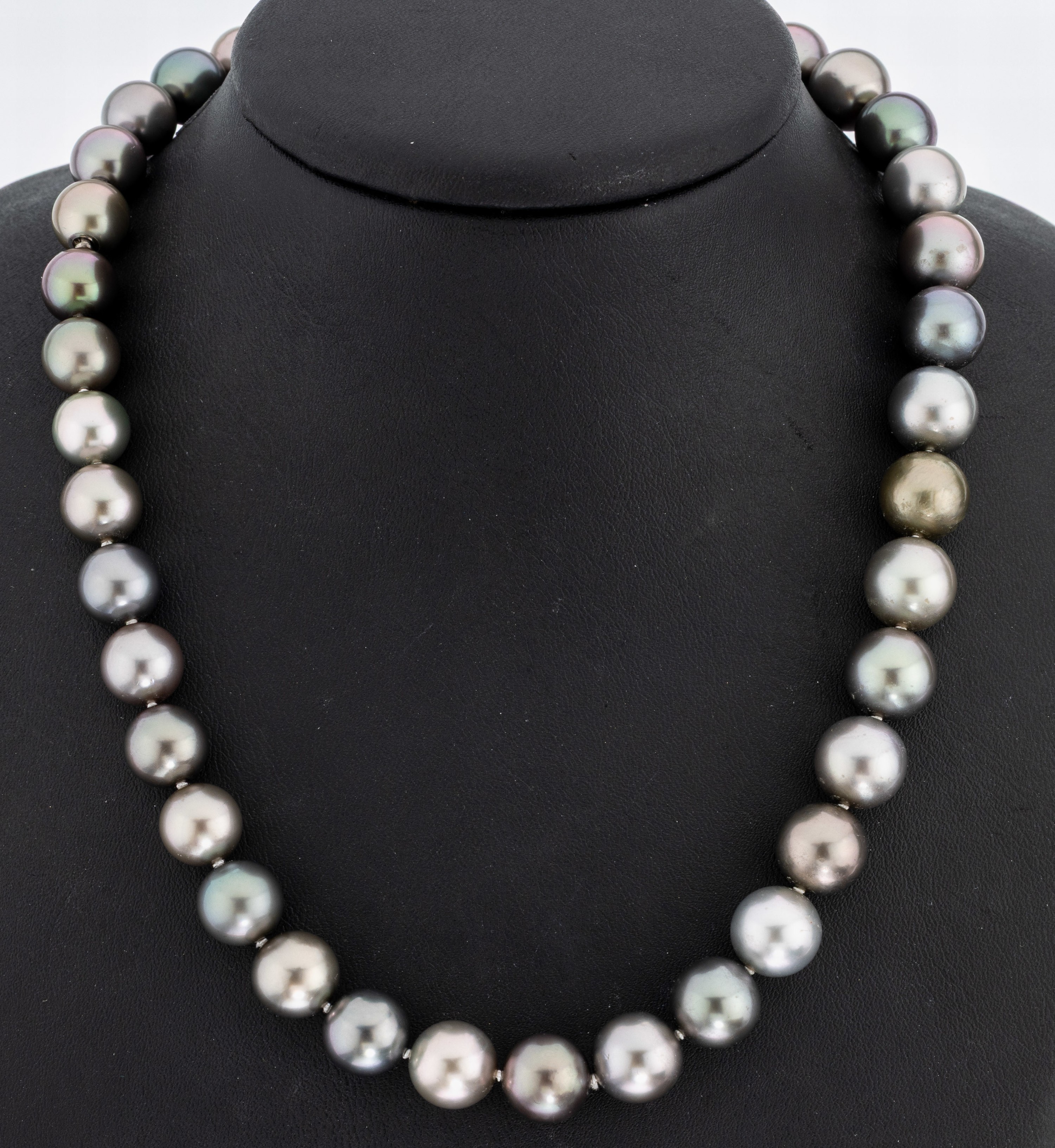 Image 27039454 - Perl-Collier, 38 Tahitizuchtperlen, D. ca. 10.1-11.8 mm, versch. Grautöne, nat. ...