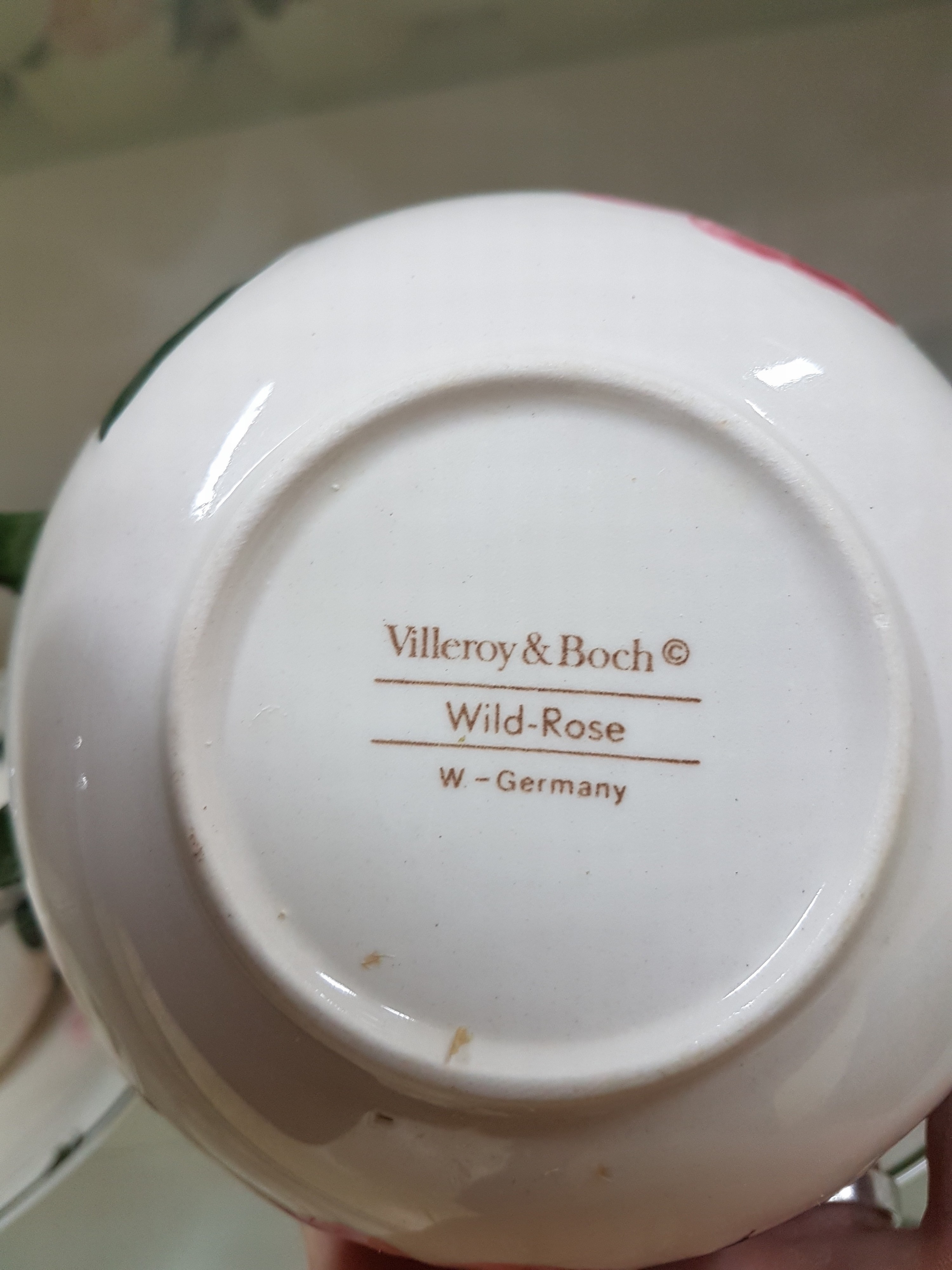 Detail x: Umfangreiches Tafelservice, Villeroy & Boch, Wildrose, 24 große Speiseteller, 7 Suppentassen mit Untertassen, 18 Tassen mit Untertassen, 2 ...
