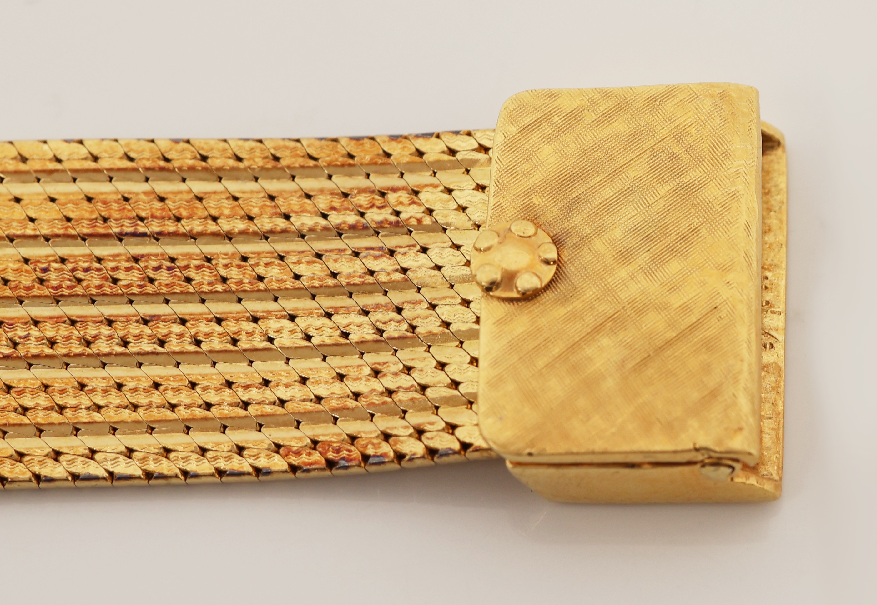 Detail c: 18 kt Gold Lapislazuli-Armband, GG 750/000,Mittelteil bes. mit ovalem Lapislazuli- cabochon, Klappschließe, längenverstellbar, L.ca. 16.5-18.5 cm, ...