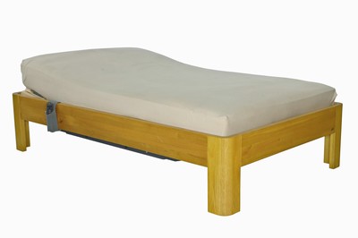 Image Bett ´HASENA´, Schweiz, Rahmen Eiche massiv, Lattenrost ´Röwa Bettsystem Ecco 2´ über ...