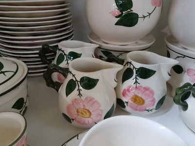 27039455j - Umfangreiches Tafelservice, Villeroy & Boch, Wildrose, 24 große Speiseteller, 7 ...