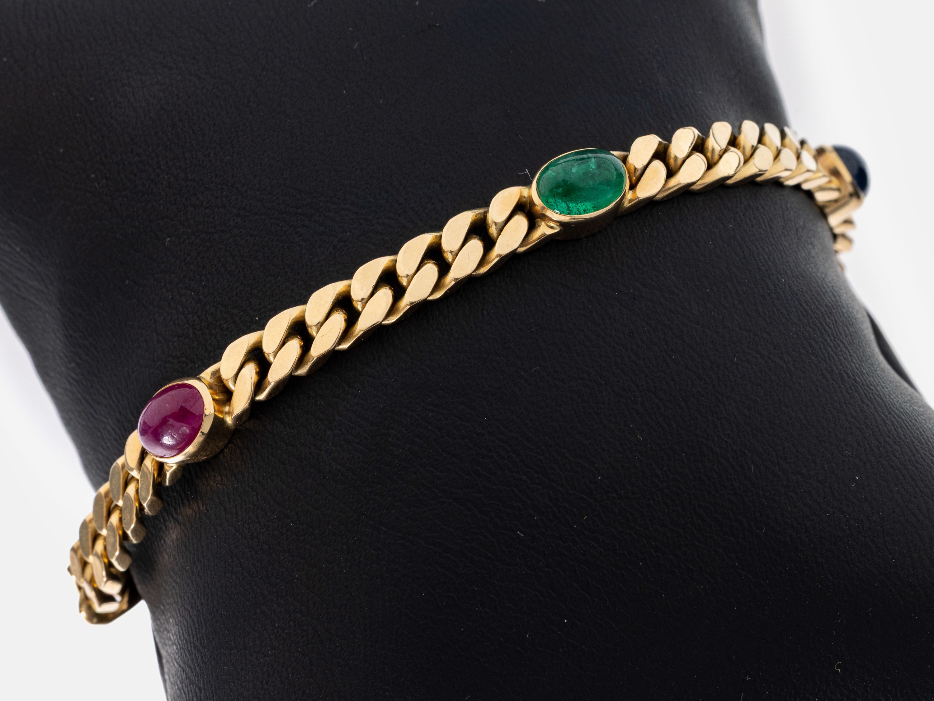 Image 27039512 - 14 kt Gold Farbstein-Armband, GG 585/000, 2Rubin-, 2 Saphir- und 1 Smaragd-Cabochons, ...