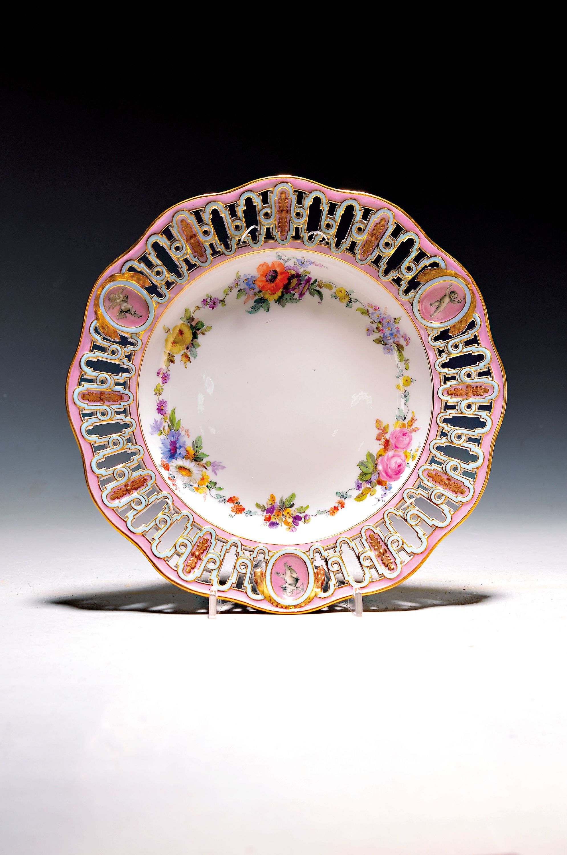 Image 27039530 - Prunkteller, Meissen, um 1880, Porzellan, Rand in Durchbrucharbeit, in kl. Medaillons ...
