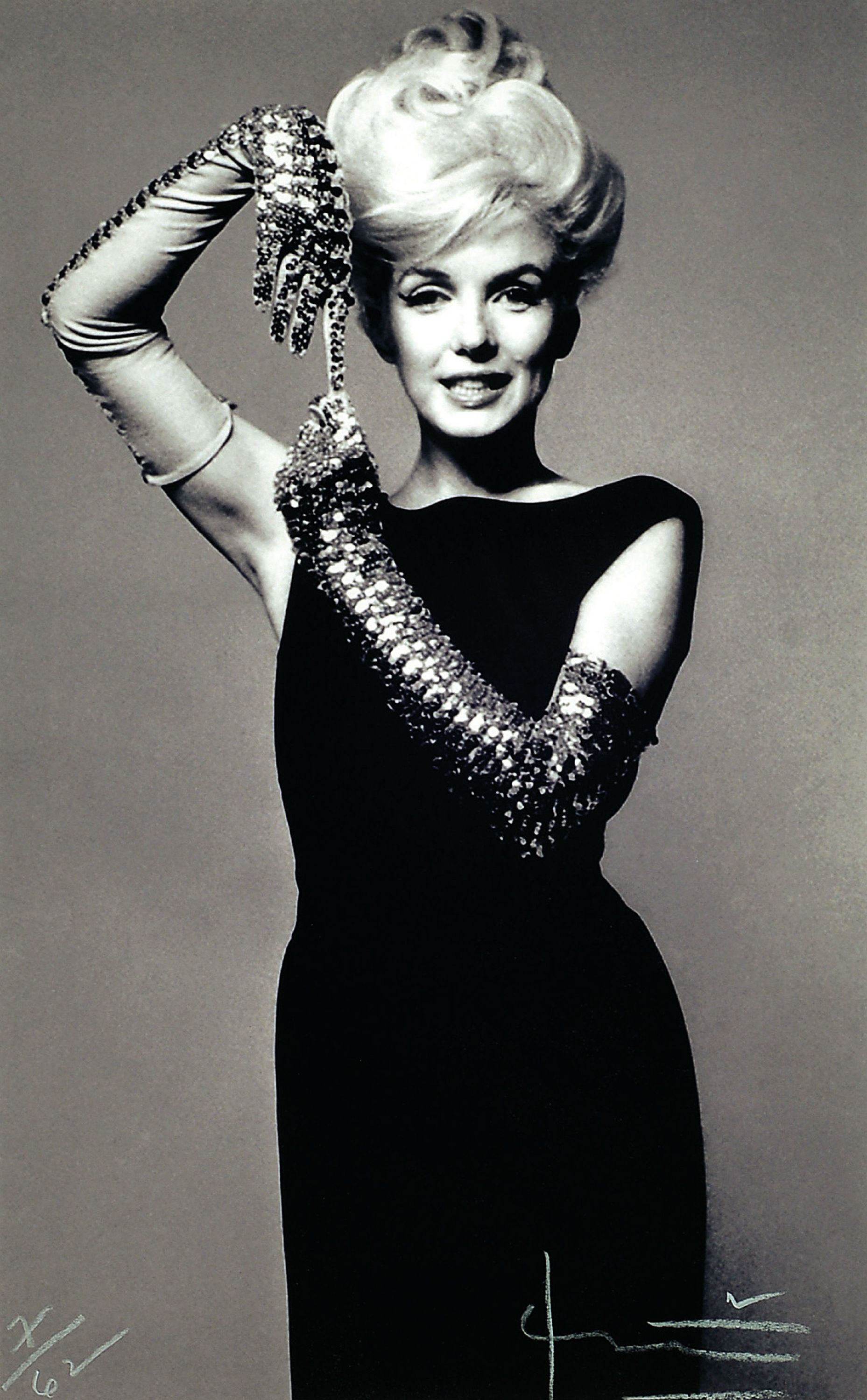 Image 27039609 - Bert Stern, 1929-2013, Marilyn with sequin gloves, Fotografie, Iris-Print, handsigniert ...