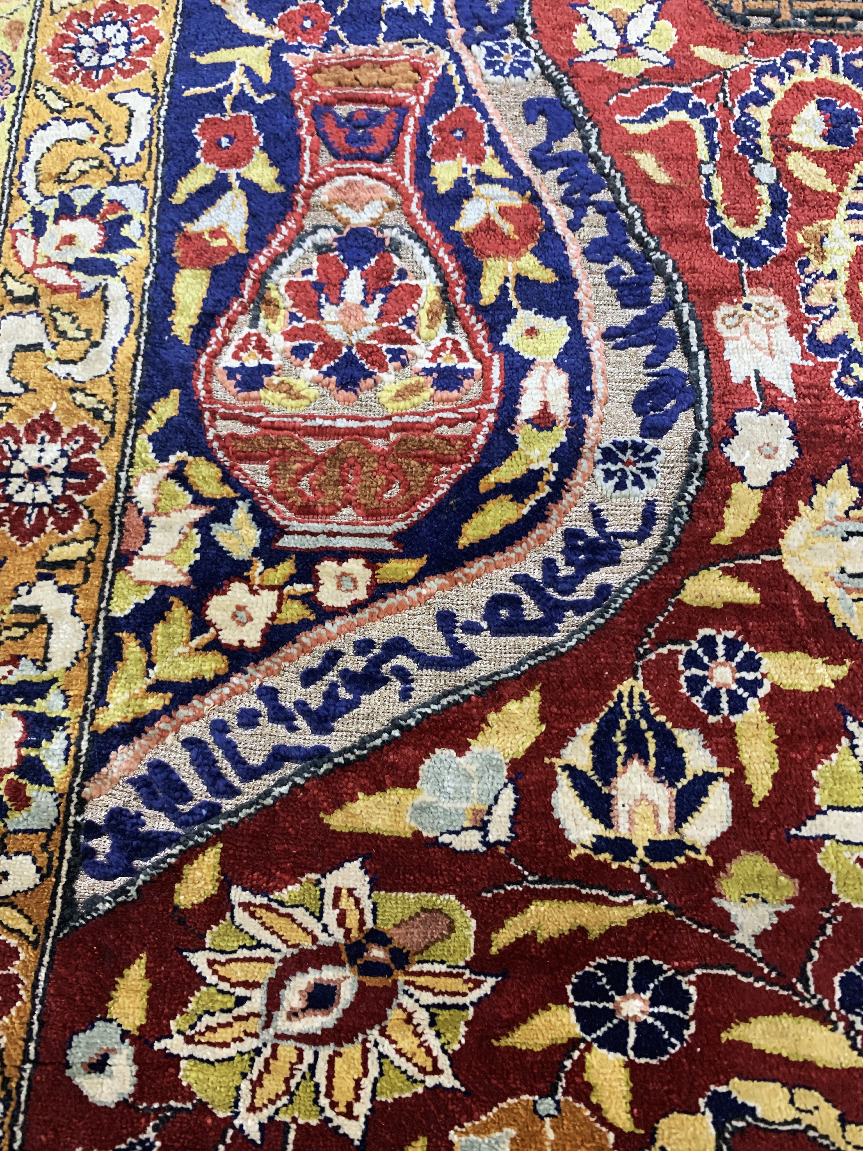 Detail e: Seiden Kayseri, Türkei, Mitte 20.Jhd, reine Naturseide"Metallbroschiert", ca. 135 x 86 cm, EHZ: 1-2