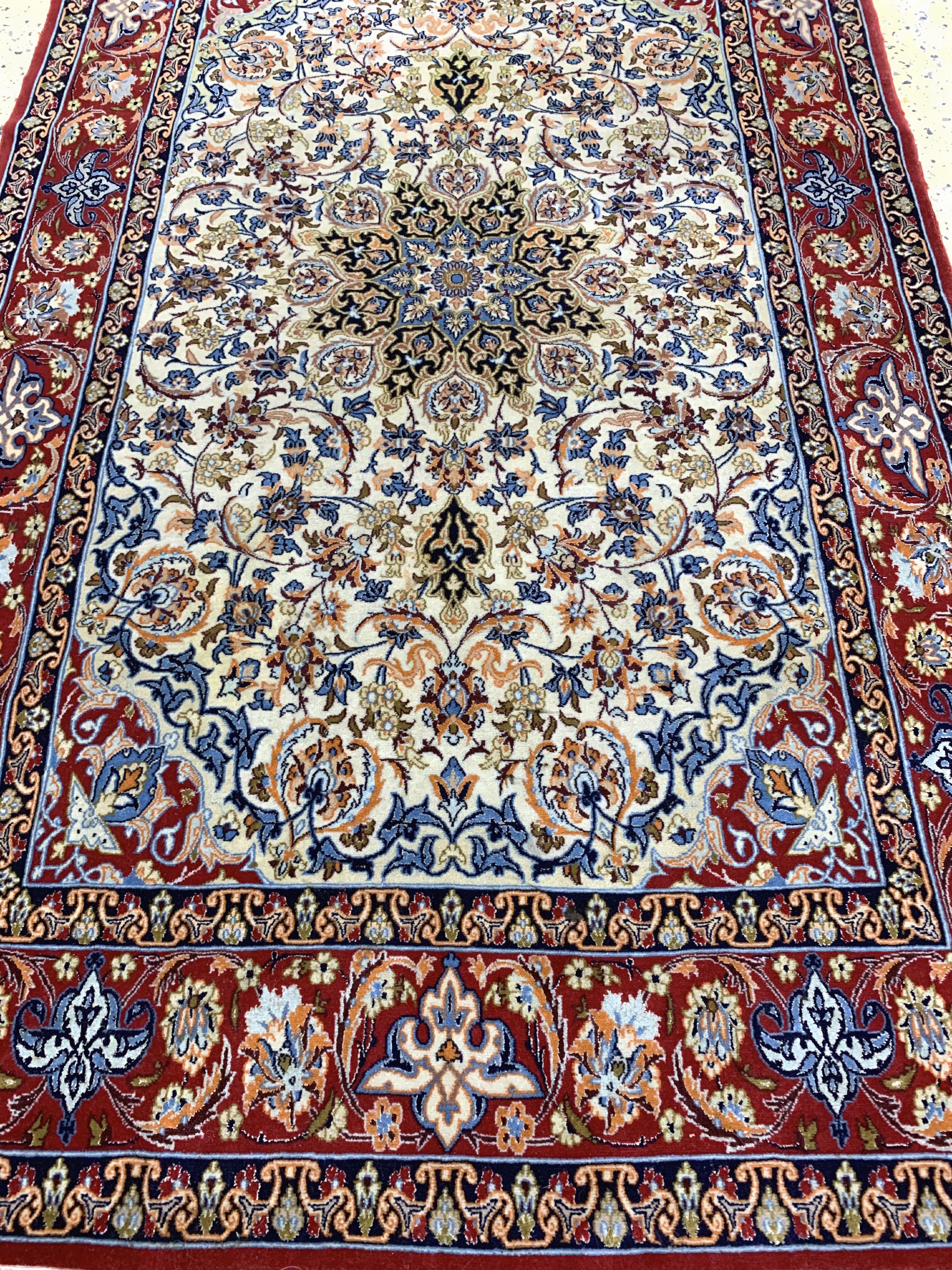 Detail d: Esfahan fein, Persien, Ende 20.Jhd, Korkwolle mit und auf Seide, ca. 175 x 109 cm,EHZ: 2