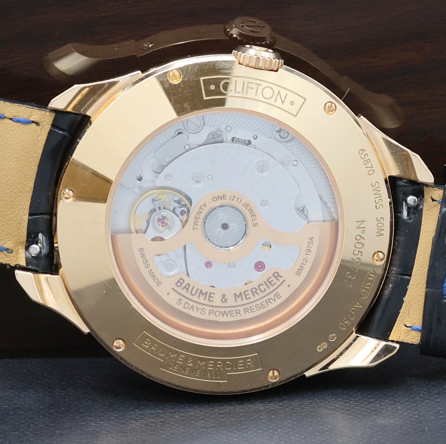 Detail e: BAUME & MERCIER Clifton Baumatic astronomische Herrenarmbanduhr mit ewigem Kalender in RG 750/000 Referenz M0A10470, Schweiz um 2019, Automatik, ...