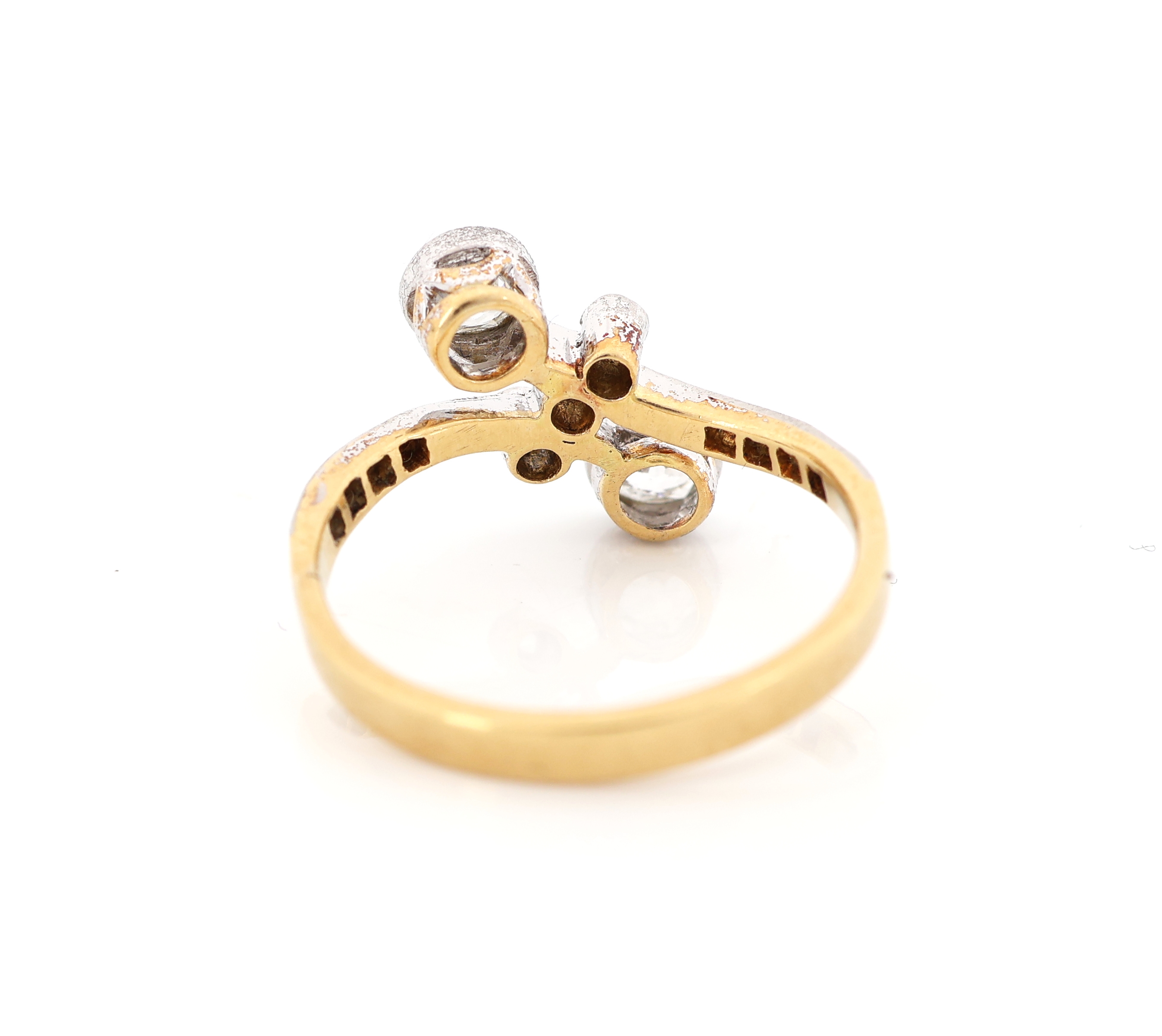 Detail c: 14 kt Gold Jugendstil Diamant-Ring, um 1900, GG 585/000 und Platin, gekreuzte Ringschiene mit 5 Altschliffdiamanten zus. ca.0.46 ct Weiß/si-p, 8 ...