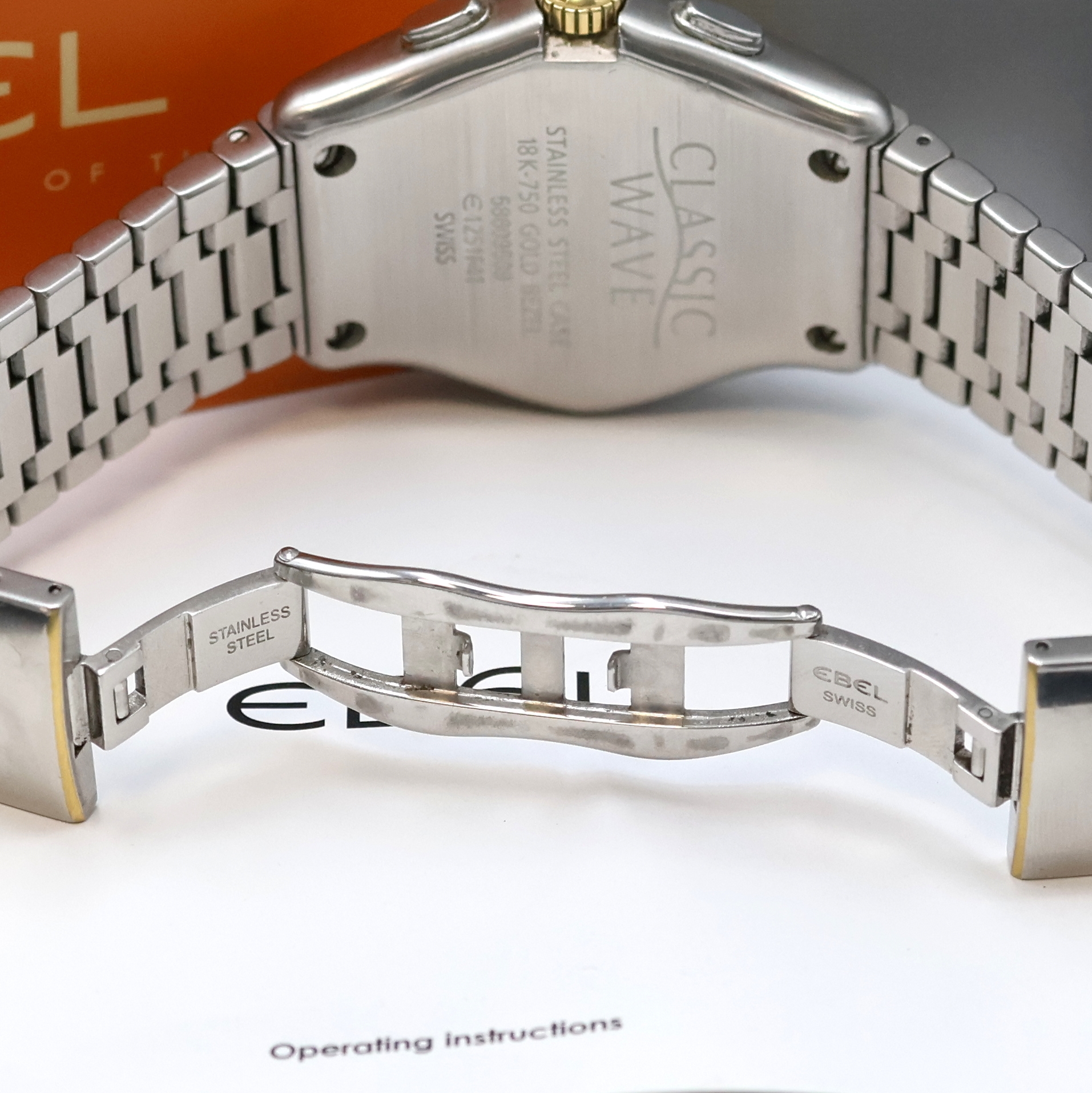 Detail b: EBEL Classic Wave Armbandchonograph in Stahl/Gold Referenz 1251F41, Schweiz um 2005, quarz, orig. Wellengliederband m. dopp. Faltschl., GG-Lünette ...