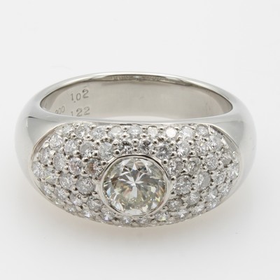 27039803a - Ring mit Brillantsolitär und Brillanten, 900er Platin, Brill. ca. 1.02 ct get.Weiß/si ...