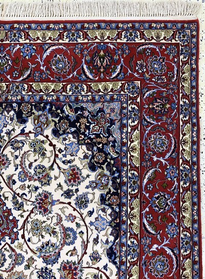 27039829e - Esfahan fein, Persien, Ende 20.Jhd, Korkwolle mit und auf Seide, ca. 240 x 155 cm,EHZ: ...