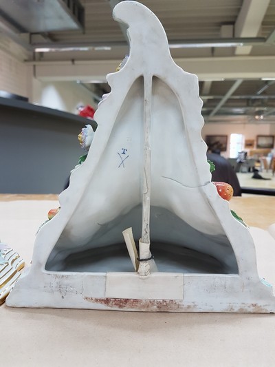 27039847e - Paar Wandkonsolen im Meissner Manier, Carl Thieme, Potschappel bei Dresden, um 1900, ...