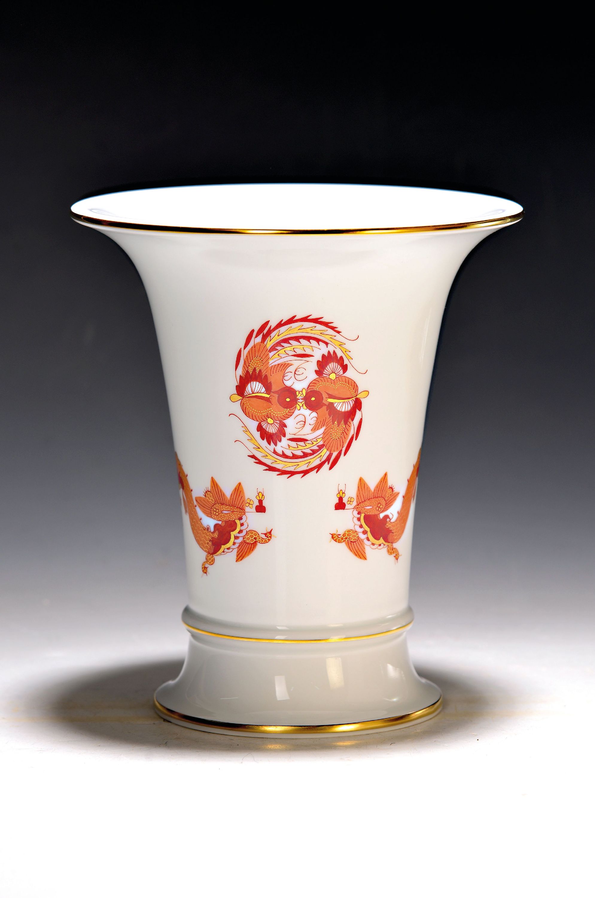 Image 27040068 - Vase, Meissen, 20. Jh., 1. Wahl, Porzellan, Dekor roter Ming-Drache goldgehöht, ...