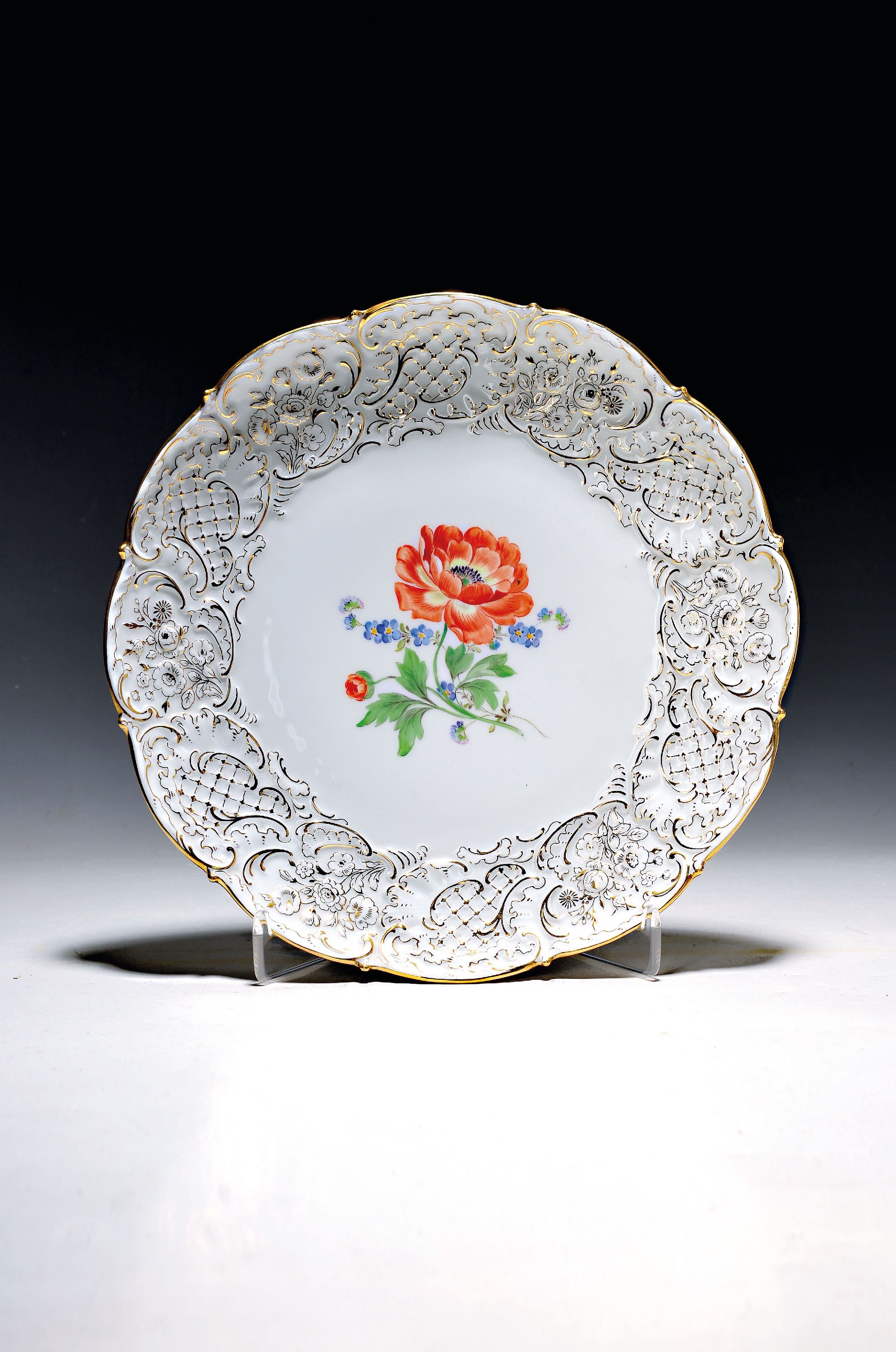 Image 27040074 - Prunkteller, Meissen, um 1924-33, 1. Wahl, reliefiert, reiche Goldstaffage, ...