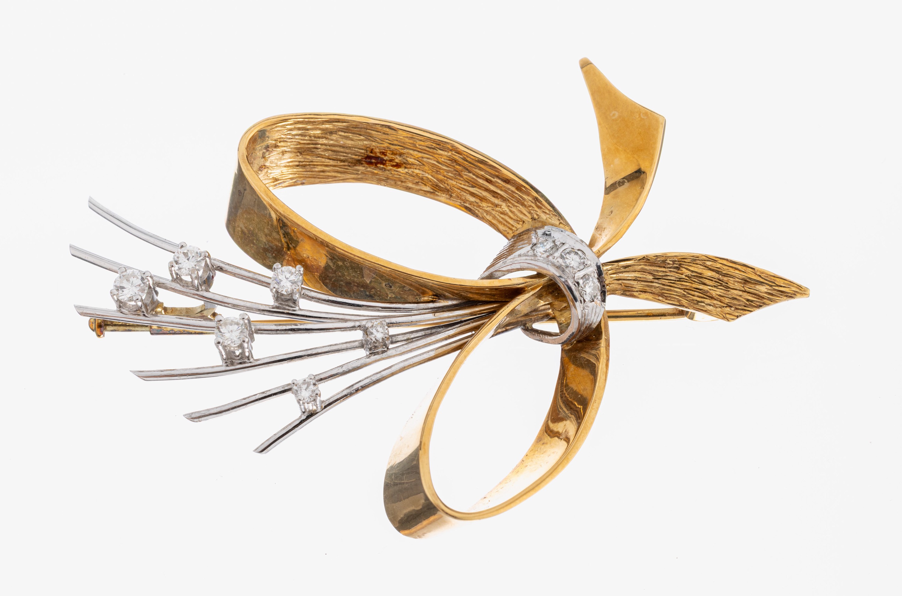 Image 27040080 - 14 kt Gold Brillant-Brosche, GG/WG 585/000,Blumenbouquet, 6 WG Stege und Schlaufe bes. ...