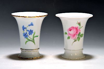 Image 2 Vasen, Meissen, 20. Jh., 1. Wahl, 1x Blume I mit Goldrändern, H. ca. 14cm, 1x rote ...