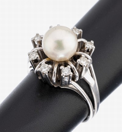 Image 18 kt Gold Perl-Brillant-Ring, WG 750/000, mittige Akoyazuchtperle, D. ca. 8.2 mm, ...