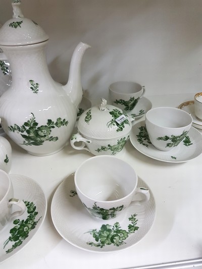 27040081b - Kaffeeservice für 6 Personen, Kgl. Kopenhagen, 20. Jh., Porzellan mit geschwungenen ...