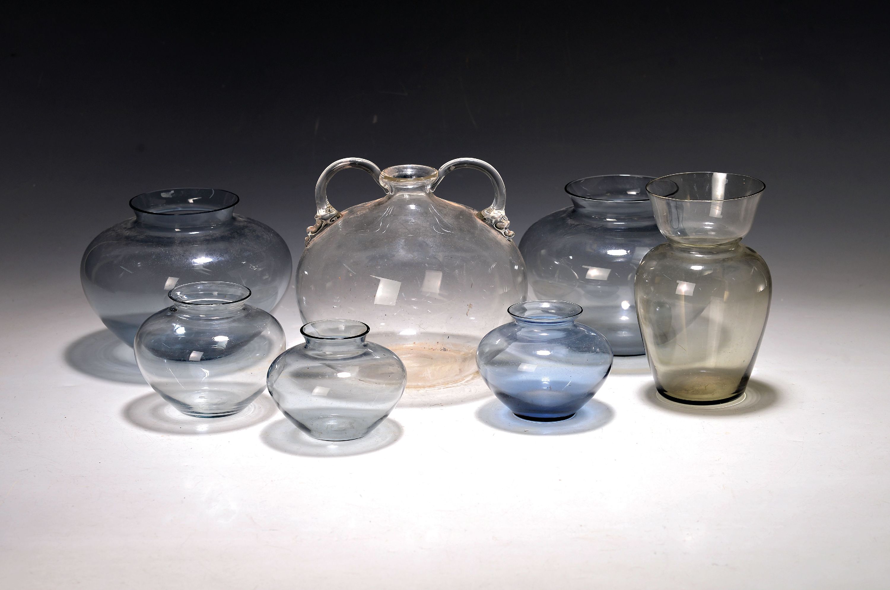 Image 27040663 - Sammlung aus 10 Glasvasen, überwiegend Entw. Wilhelm Wagenfeld (1900-1990) für WMF ...