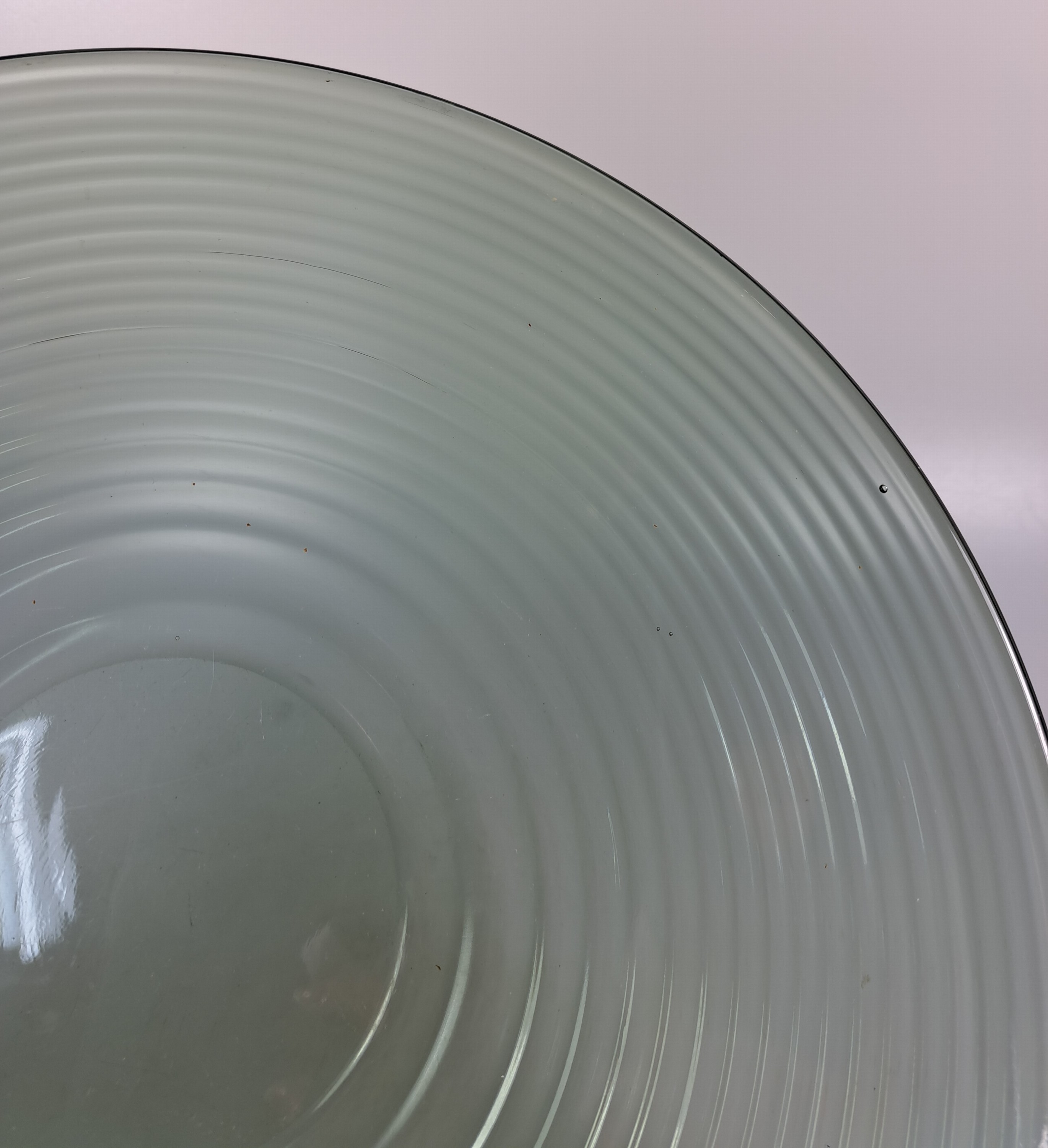 Detail h: 2 große Schalen und ein Dekanter, Entw. Wilhelm Wagenfeld (1900-1990) für WMF Geislingen, 1960er-Jahre, 2 Schalen rauchgrün gefärbtes Glas mit ...