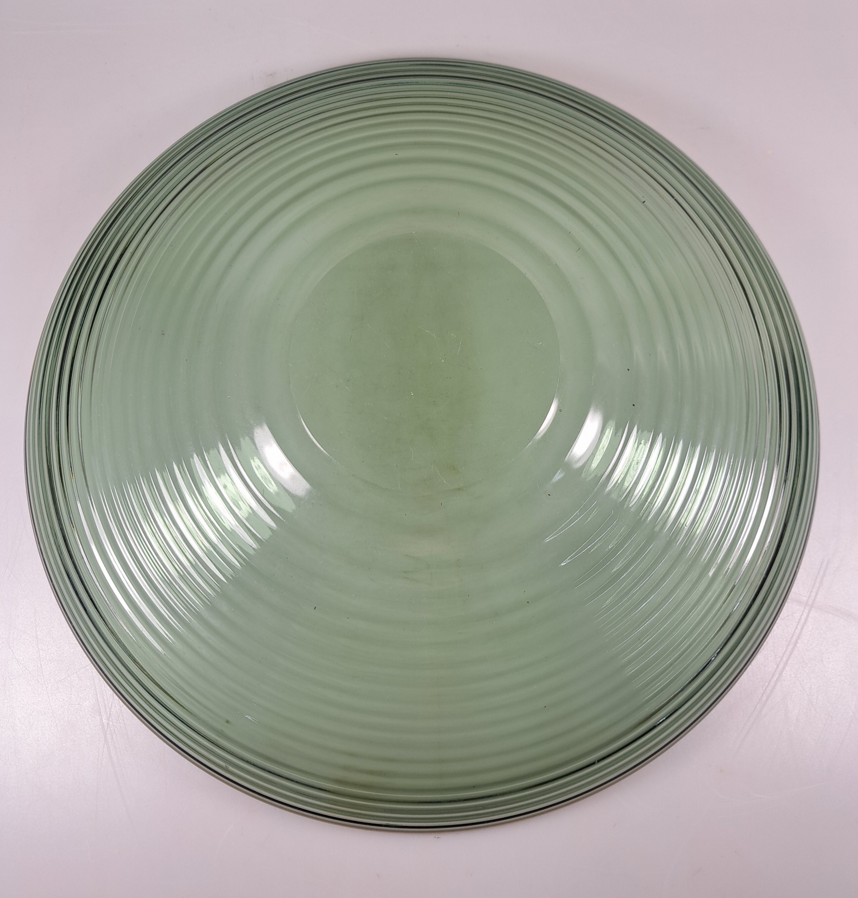 Detail i: 2 große Schalen und ein Dekanter, Entw. Wilhelm Wagenfeld (1900-1990) für WMF Geislingen, 1960er-Jahre, 2 Schalen rauchgrün gefärbtes Glas mit ...