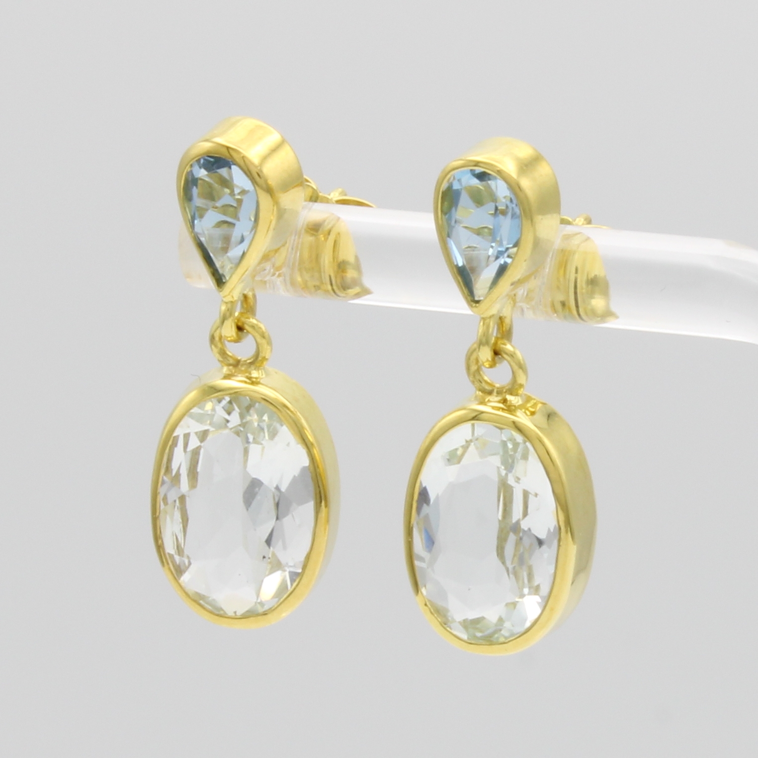 Image 27040691 - Paar Ohrstecker mit Aquamarinen, GG 585/000, 2 tropfenf. u. 2 ovale Aquam. zus. ca. 7 ...