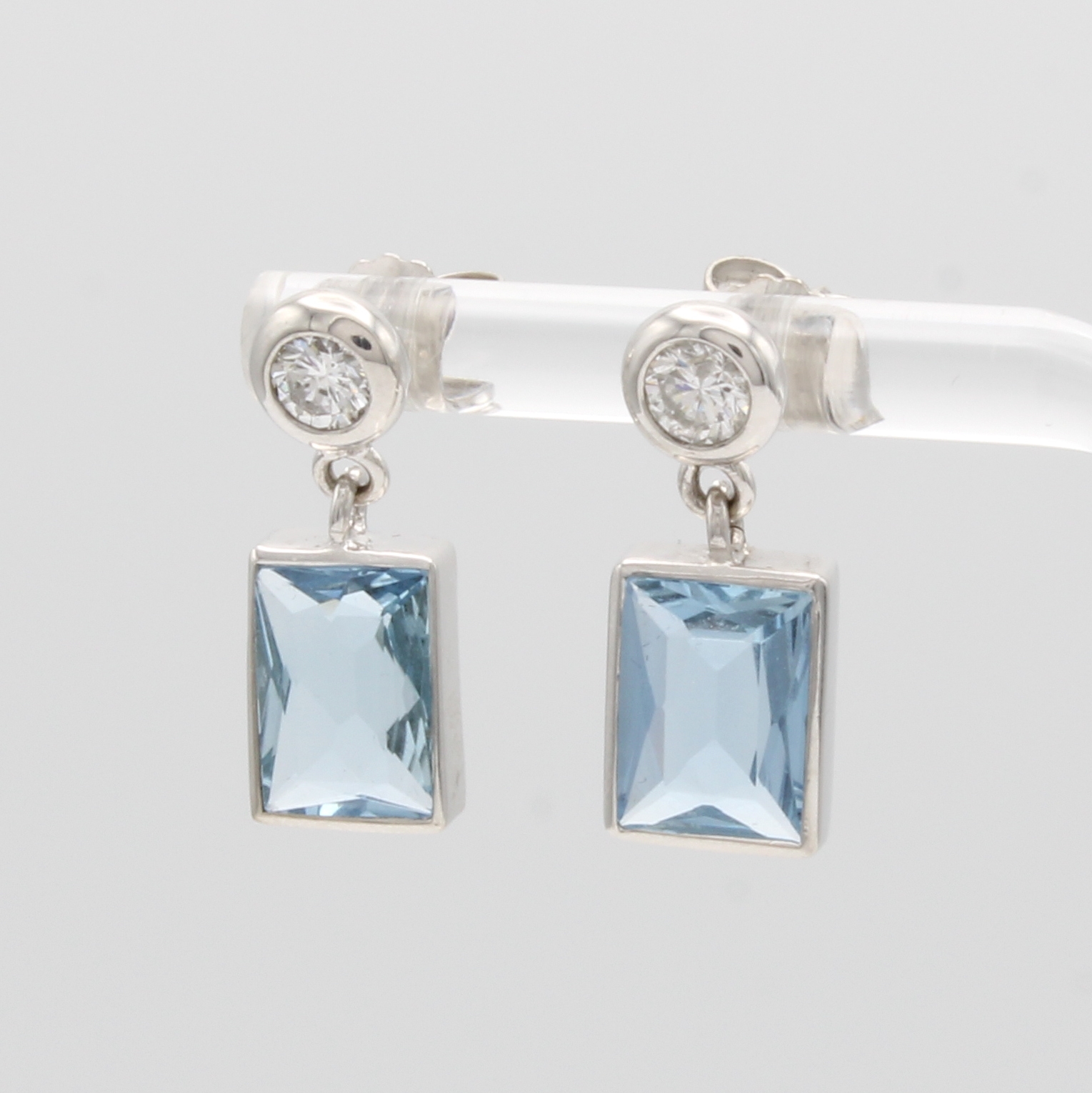 Image 27040697 - Paar Ohrstecker mit Aquamarinen und Brillanten, WG 585/000, 2 rechteckige Aquam. zus. ...