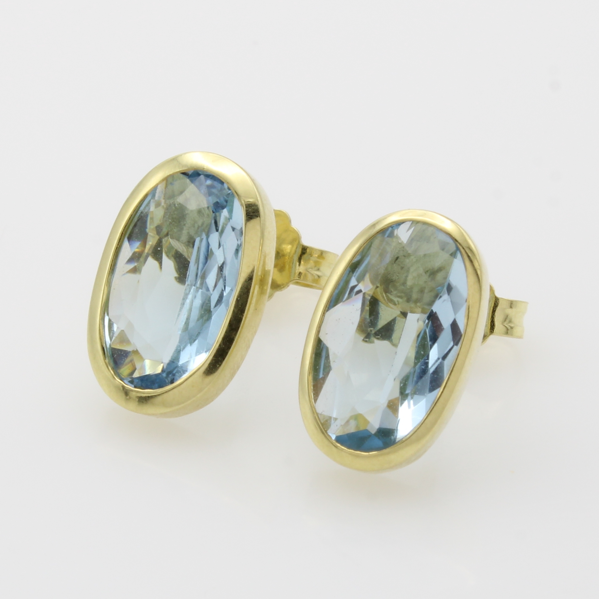 Image 27040699 - Paar Ohrstecker mit Aquamarinen, GG 585/000, 2 ovale Aquam. in glatten Fassungen zus. ...