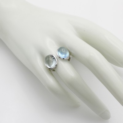 27040687b - Ring mit Aquamarinen, WG 585/000, 2 ovale Aquamarincabochons zus. ca. 9.2 ct, RW ca. 59 ...