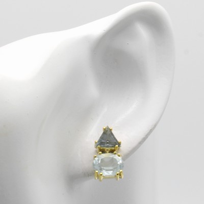 27040688a - Paar Ohrstecker mit Aquamarinen, GG 585/000, 2 ovale u. 2 dreieckige Aquam. zus. ca. 5.5 ...