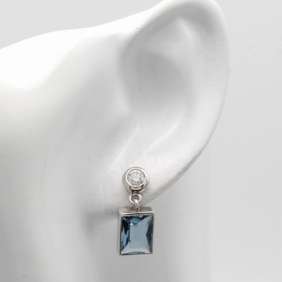27040697a - Paar Ohrstecker mit Aquamarinen und Brillanten, WG 585/000, 2 rechteckige Aquam. zus. ...