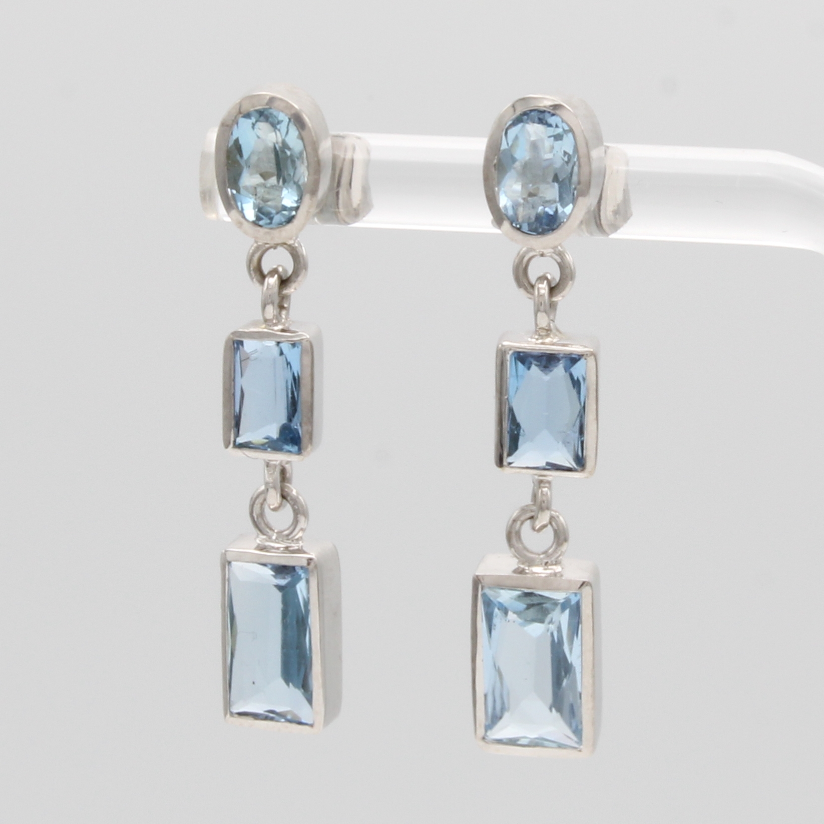 Image 27040700 - Paar Ohrstecker mit Aquamarinen, WG 585/000, 2 ovale u. 4 rechteckige Aquam. zus. ca. ...