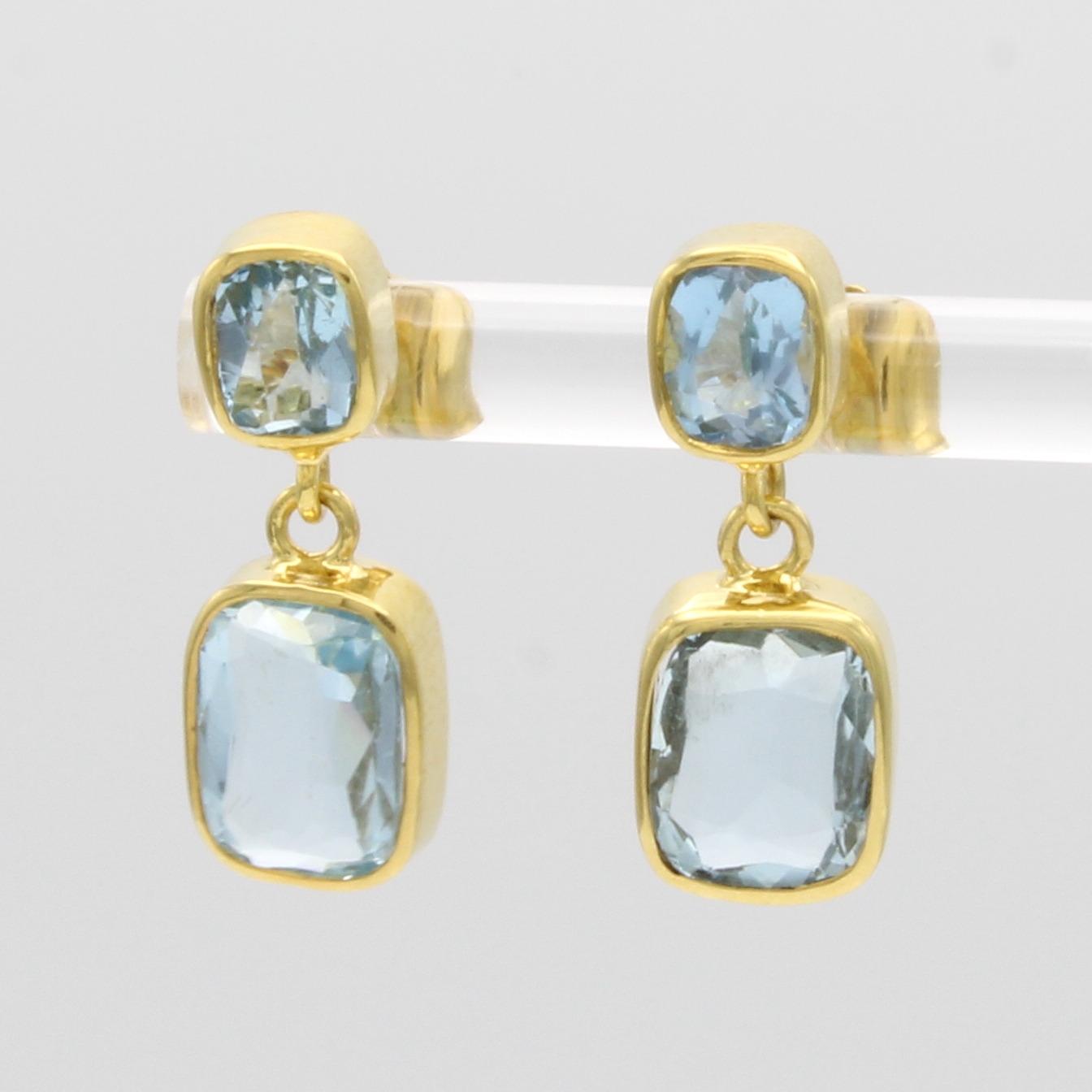 Image 27040703 - Paar Ohrstecker mit Aquamarinen, GG 585/000, 4 Aquam. in glatten Fassungen zus. ca. 4.6 ...