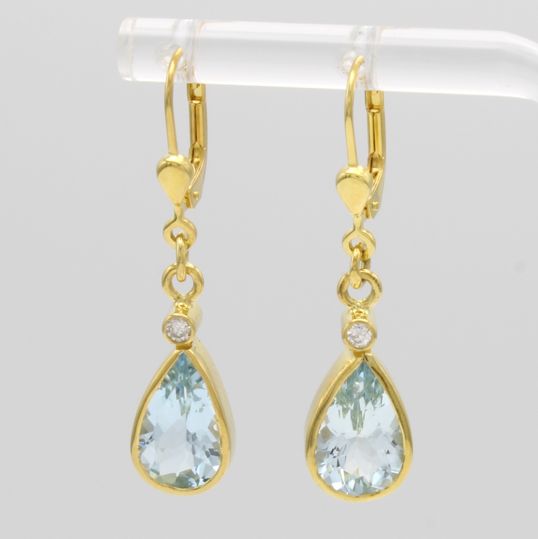 Image 27040708 - Paar Ohrgehänge mit Aquamarinen und Diamanten, GG 585/000, 2 tropfenf. Aquam. zus. ca. ...