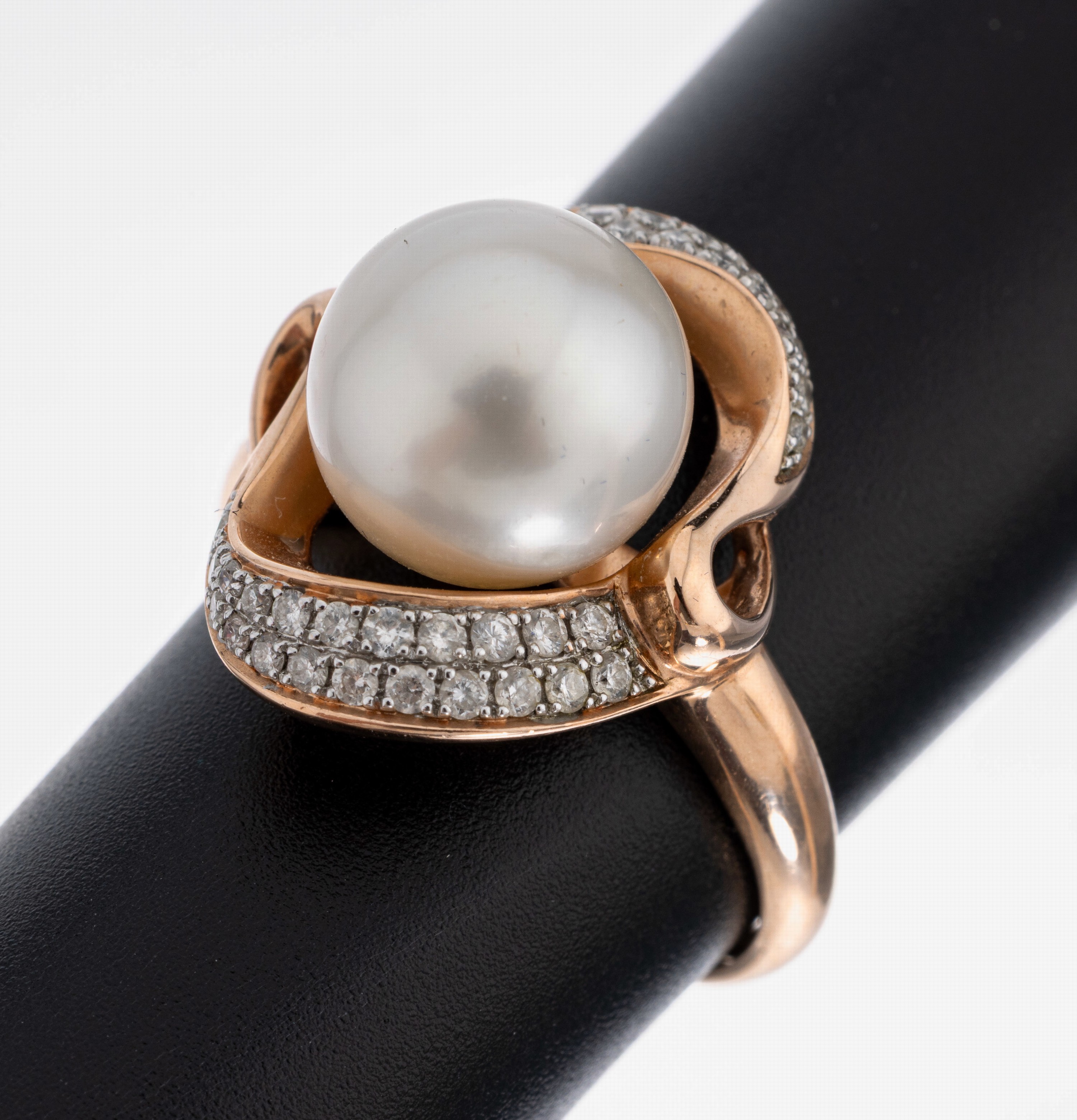 Image 27040751 - 14 kt gold pearl-brilliant-ring , RoseG 585/000, white cultured south seas pearl, diam. ...